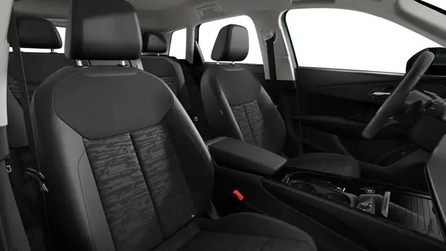 Audi Q3 view 8
