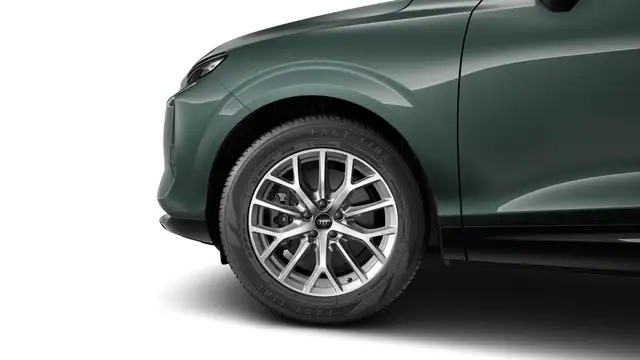 Audi Q3 view 7