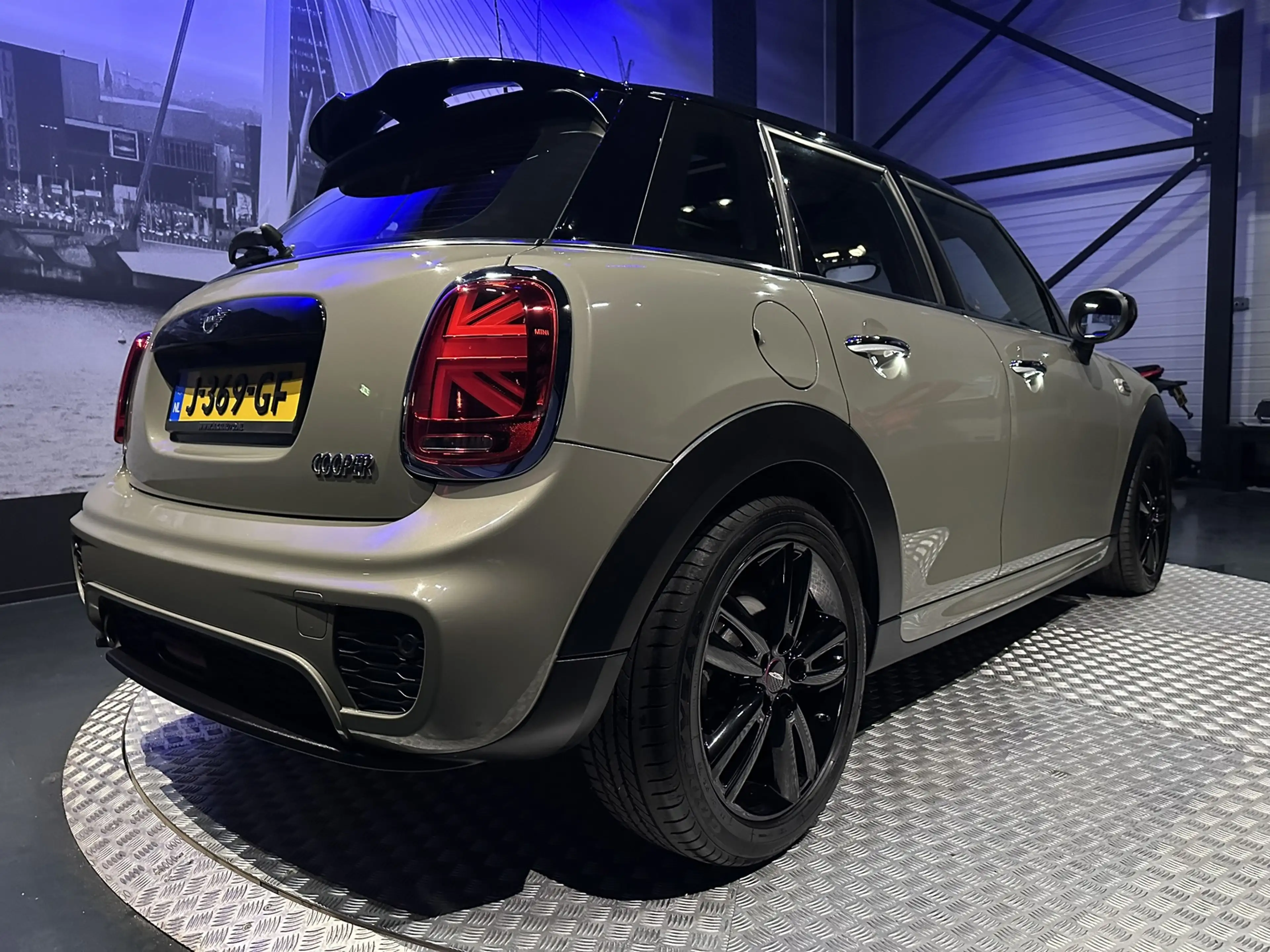 MINI Cooper 5-Deurs 1.5 60 Years Edition *JCW-Pakket*LED*Pano* — photo 17