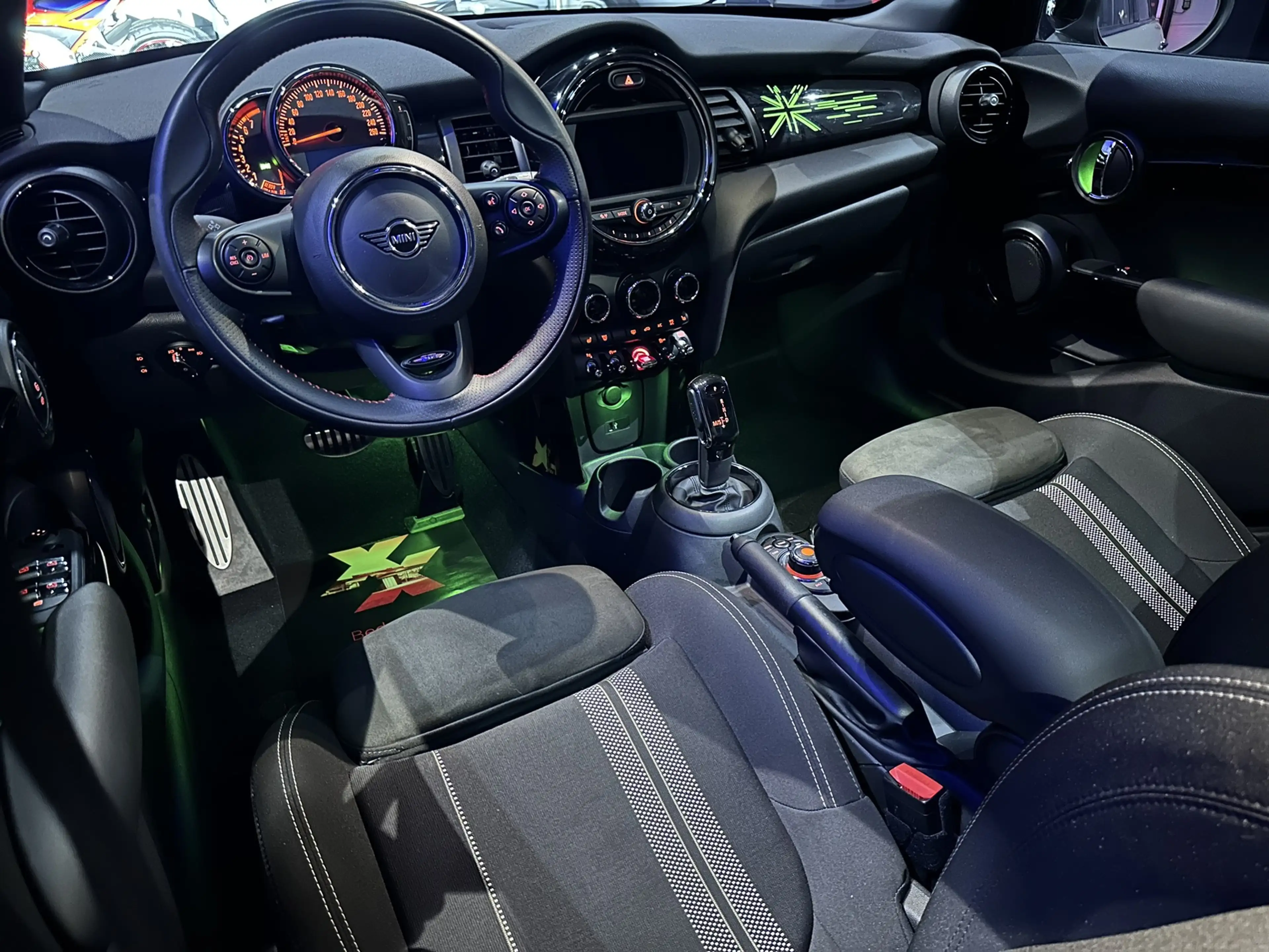 MINI Cooper 5-Deurs 1.5 60 Years Edition *JCW-Pakket*LED*Pano* — photo 13