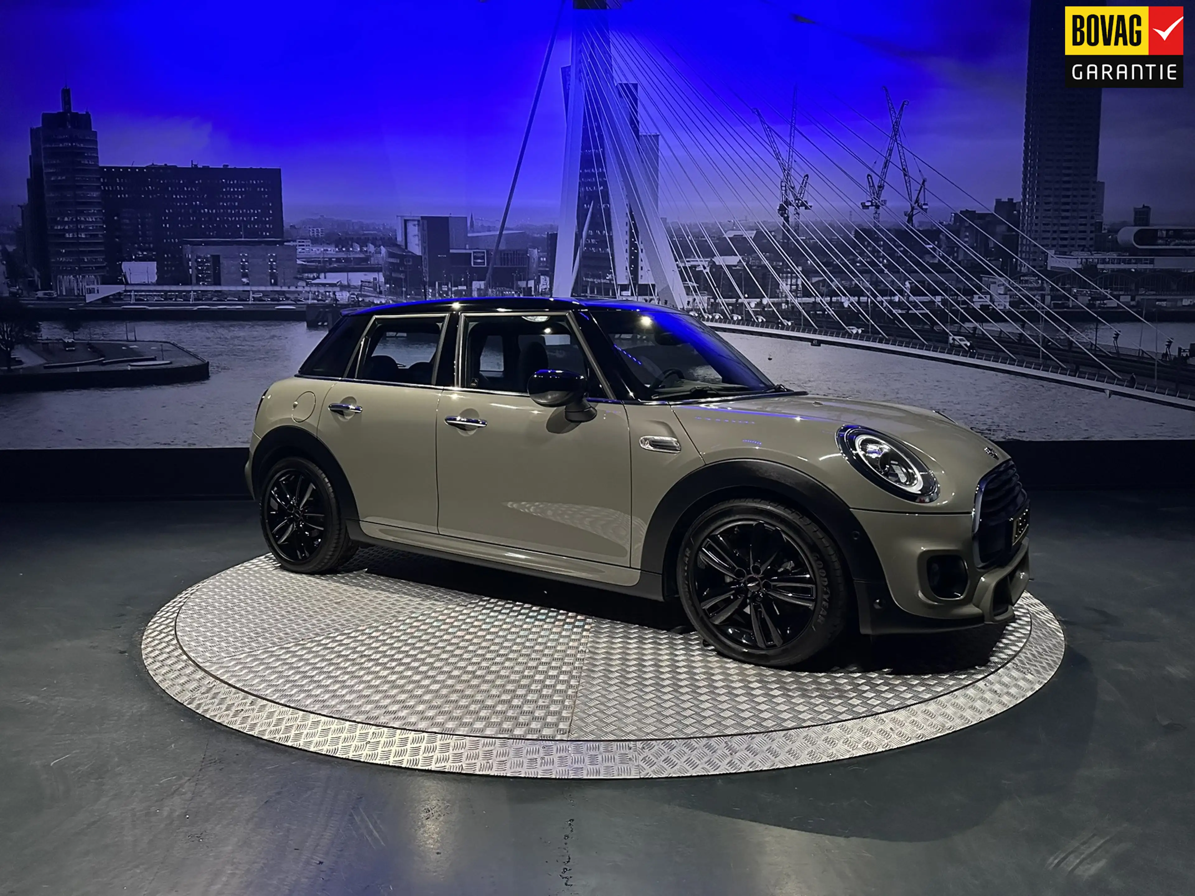 MINI Cooper 5-Deurs 1.5 60 Years Edition *JCW-Pakket*LED*Pano*