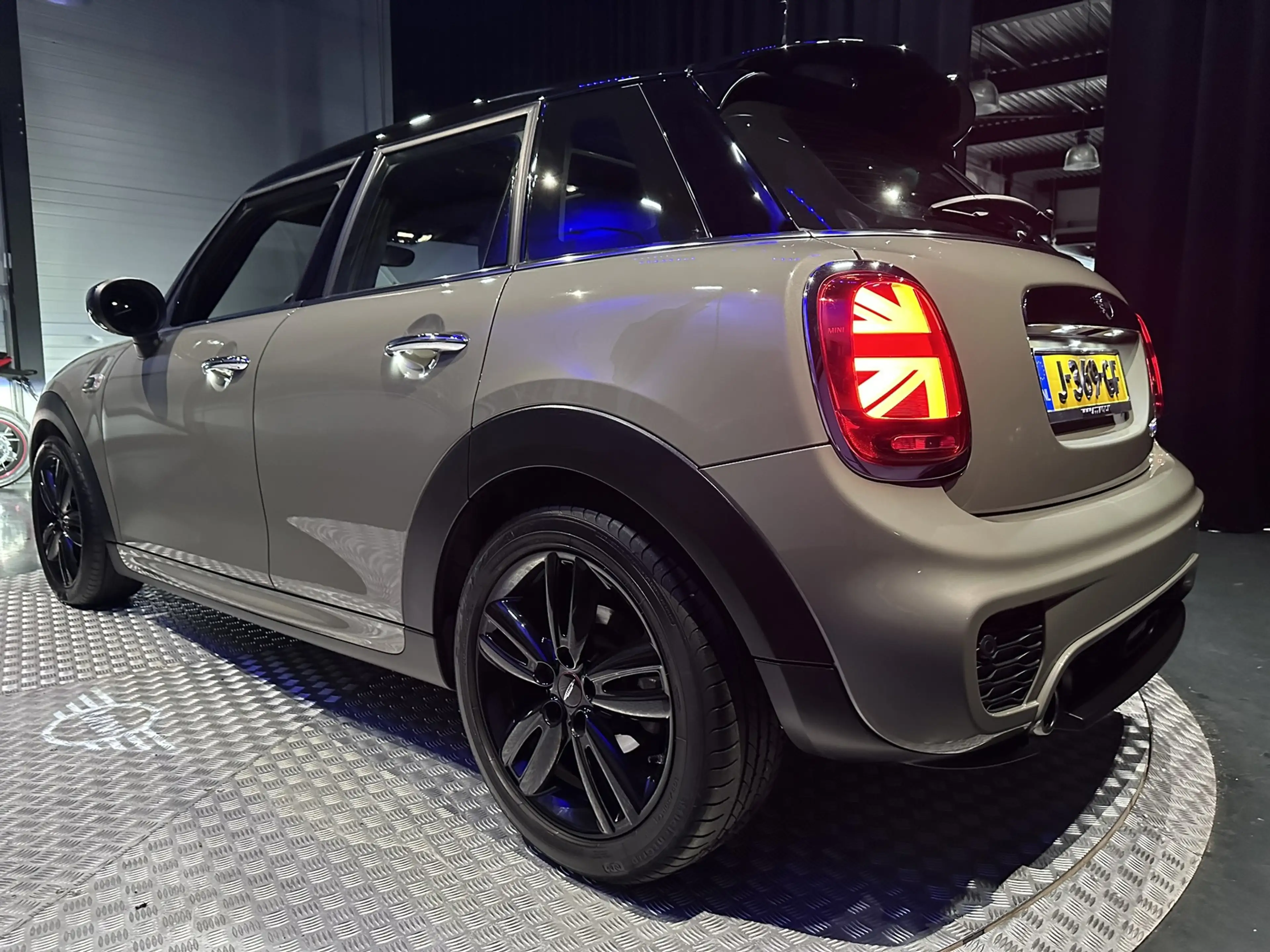 MINI Cooper 5-Deurs 1.5 60 Years Edition *JCW-Pakket*LED*Pano* — photo 18
