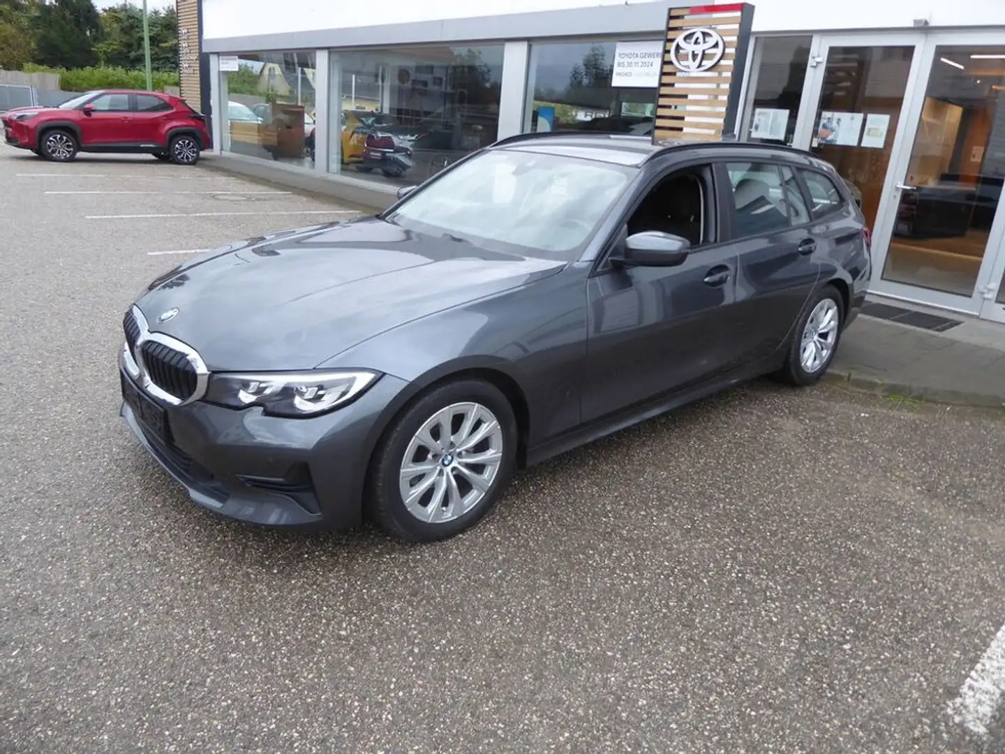 BMW 318 d Touring *LED*NAVI* Grau - 2