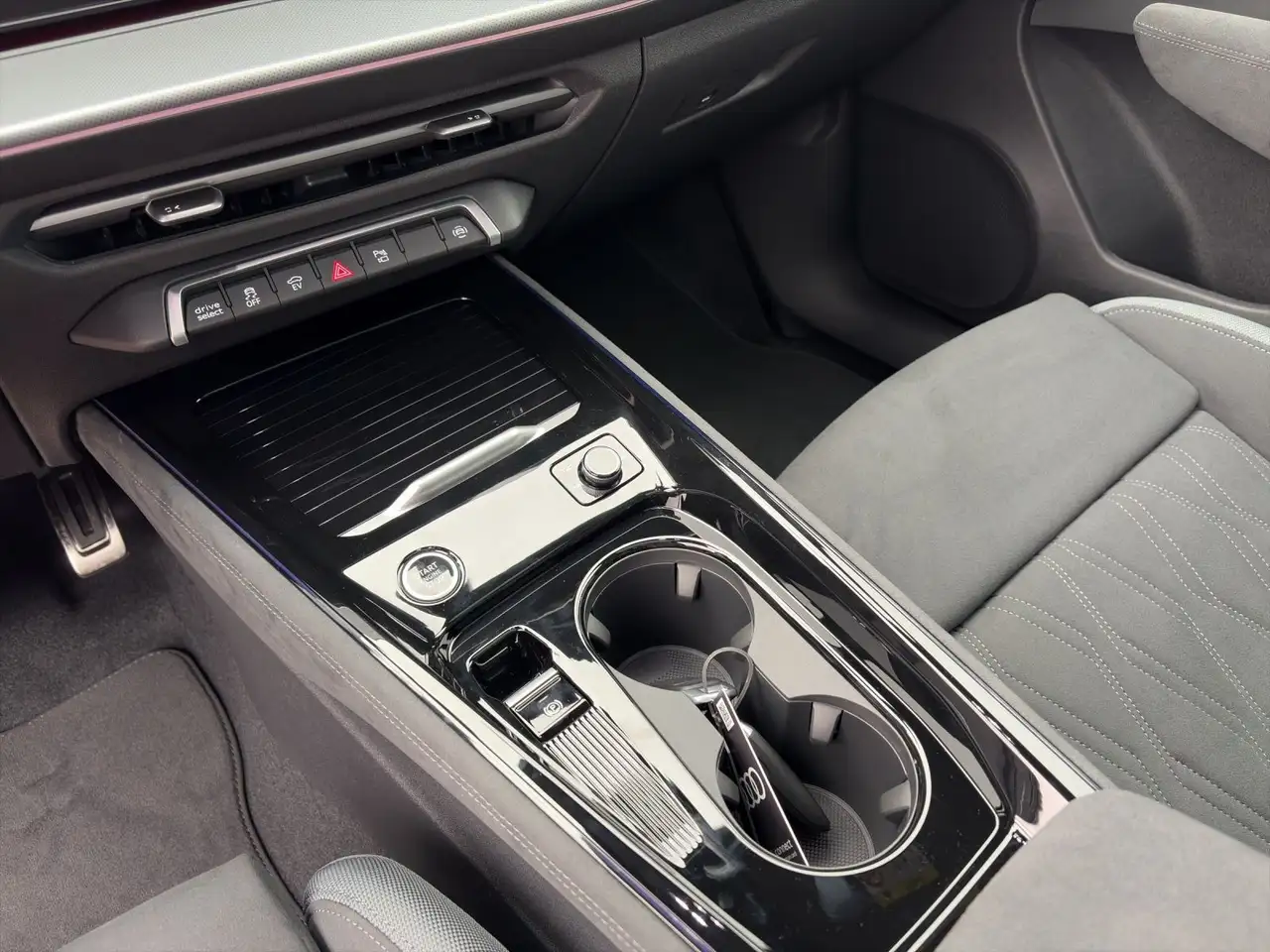 Audi Q3 SUV e-hybrid TECHPRO+PANO+HUD+DIGI-MATRIX+ 6