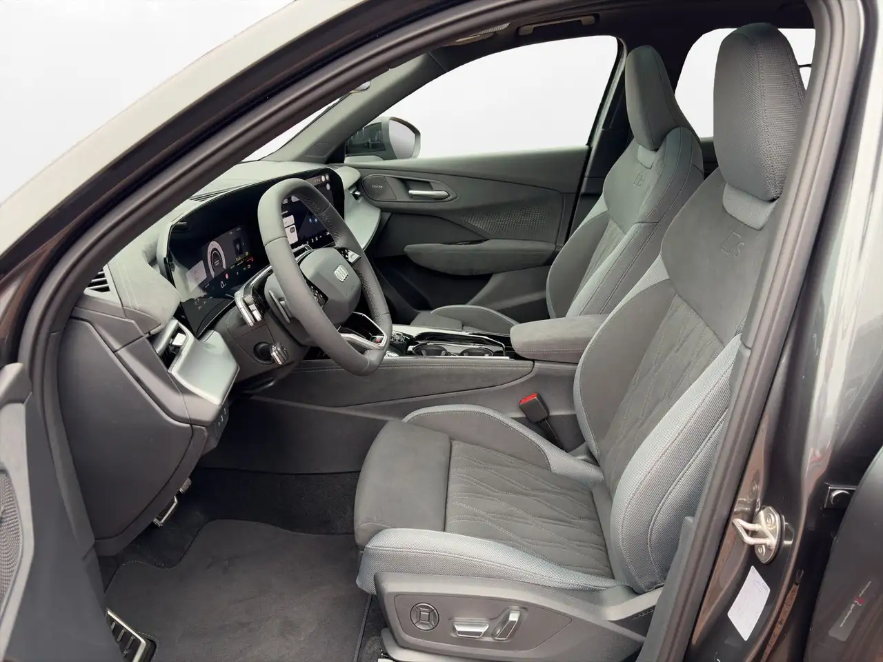 Audi Q3 SUV e-hybrid TECHPRO+PANO+HUD+DIGI-MATRIX+ 2