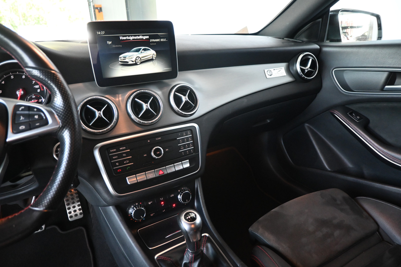 Mercedes-Benz CLA 180 AMG Night Edition Plus Clima Cruise Xenon LED Navi — photo 9