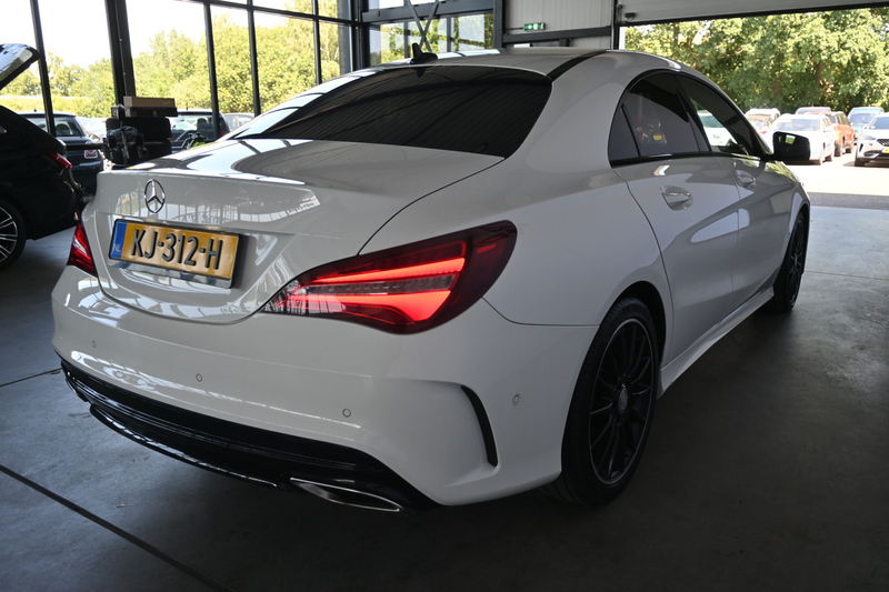 Mercedes-Benz CLA 180 AMG Night Edition Plus Clima Cruise Xenon LED Navi — photo 14