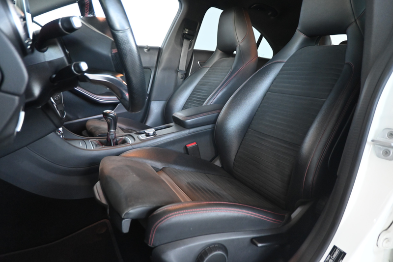 Mercedes-Benz CLA 180 AMG Night Edition Plus Clima Cruise Xenon LED Navi — photo 7