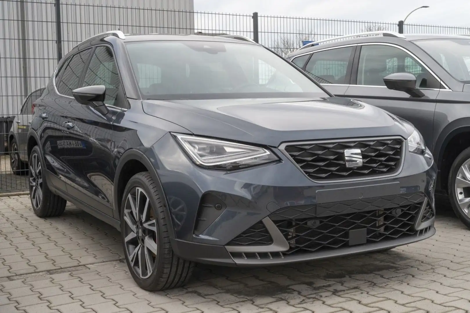 SEAT Arona FR DSG 1.5 TSI FR+AHK+LED+XL Klima Navi Nero - 2