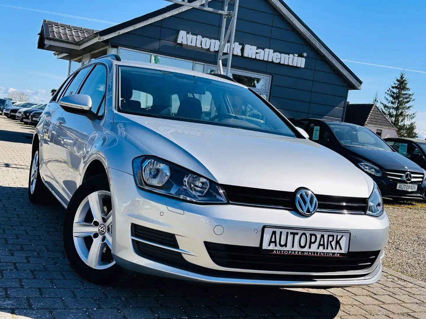Volkswagen Golf VII Variant Comfortline BMT*1.HAND*DSG*NAVI Silber - 1