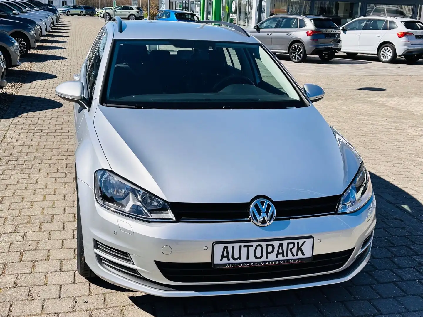 Volkswagen Golf VII Variant Comfortline BMT*1.HAND*DSG*NAVI Silber - 2