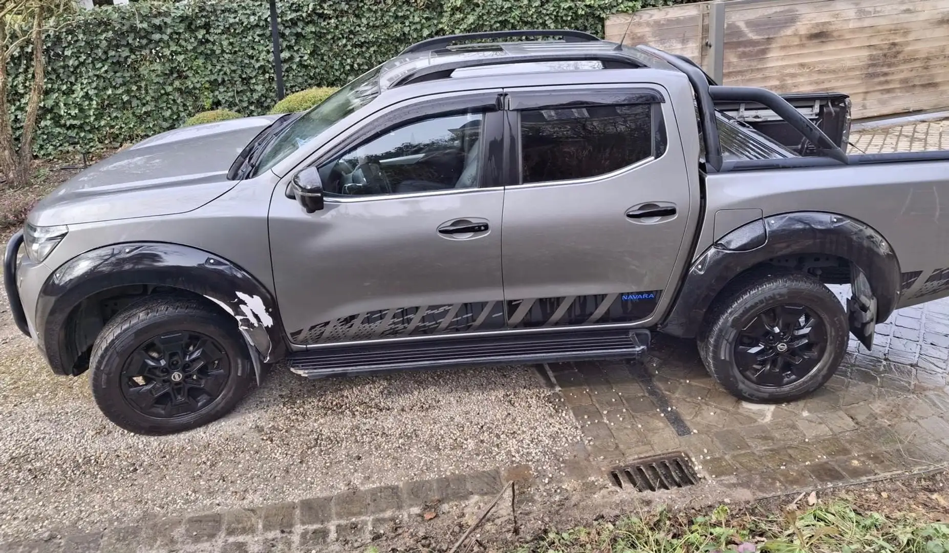 Nissan Navara 2.3 dCi 4WD N-Guard Gris - 2