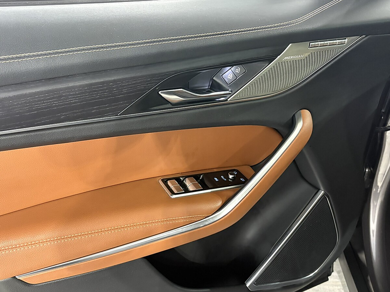 Jaguar F-Pace R-Dynamic SE P250 AWD Aut. — photo 15