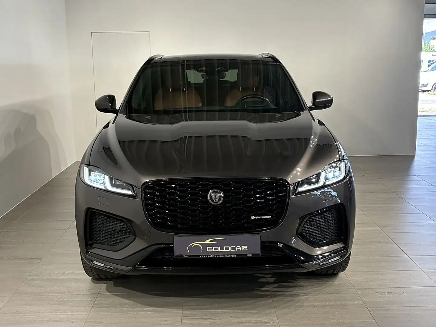 Jaguar F-Pace R-Dynamic SE P250 AWD Aut. Grau - 2