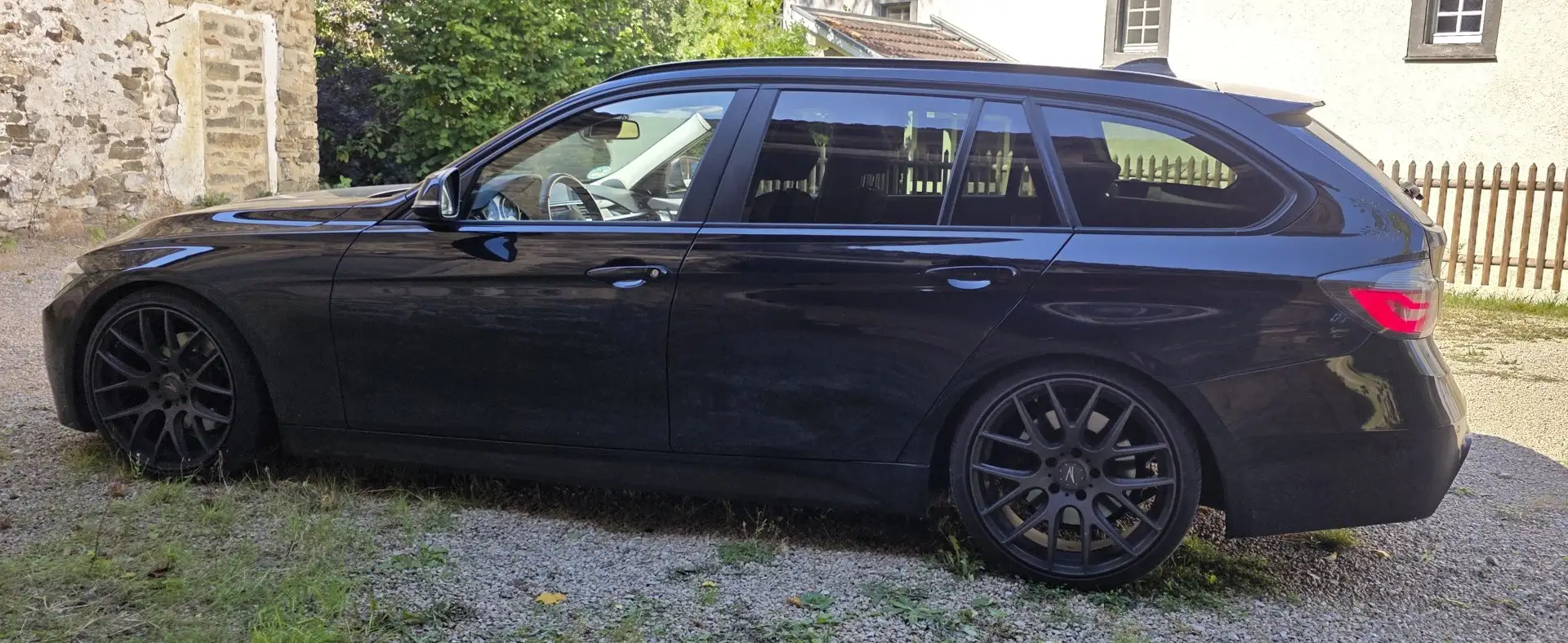 BMW 330 330 d xDrive Schwarz - 2