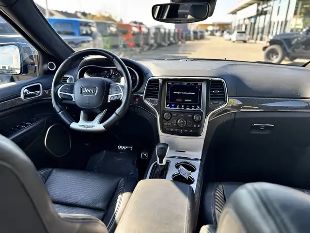 Jeep Grand Cherokee view 5