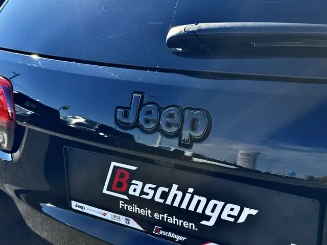 Jeep Grand Cherokee view 14