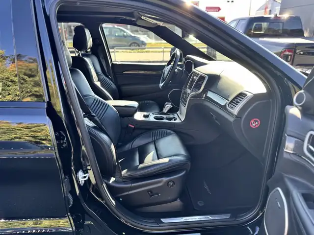 Jeep Grand Cherokee view 4