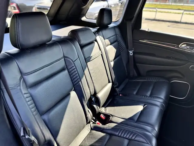 Jeep Grand Cherokee view 12