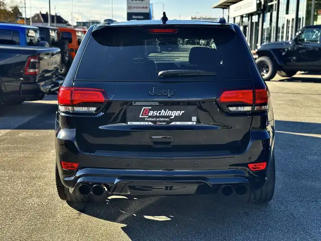 Jeep Grand Cherokee view 15