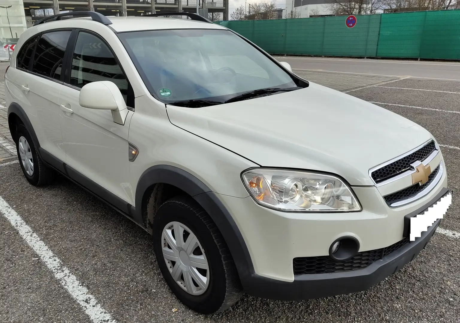 Chevrolet Captiva Captiva 2.4 2WD 7 Sitzer LS Family Edition Biały - 1