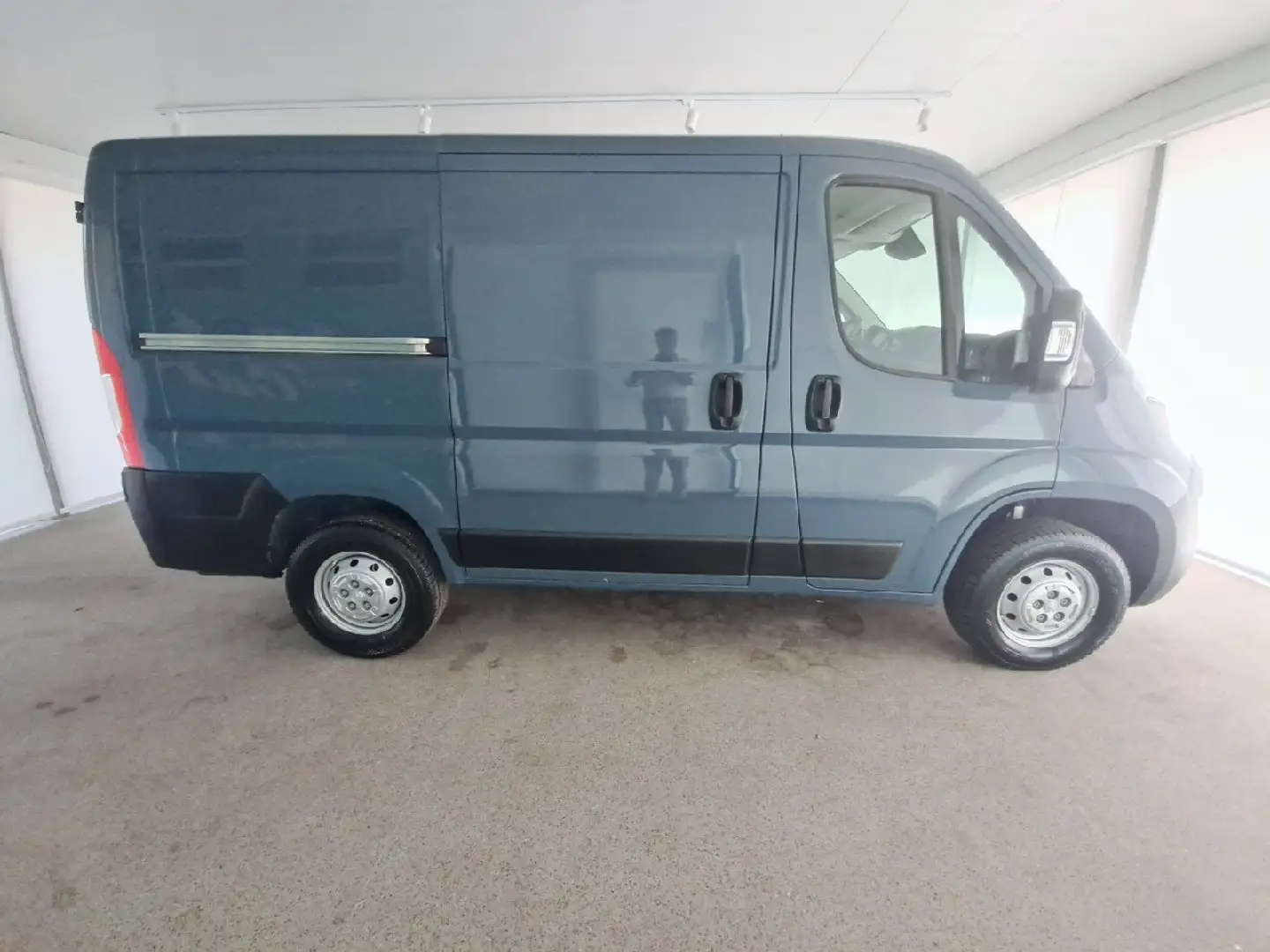 Peugeot Boxer 330 L1H1 2.2 BlueHDi 120cv S&S siva - 2