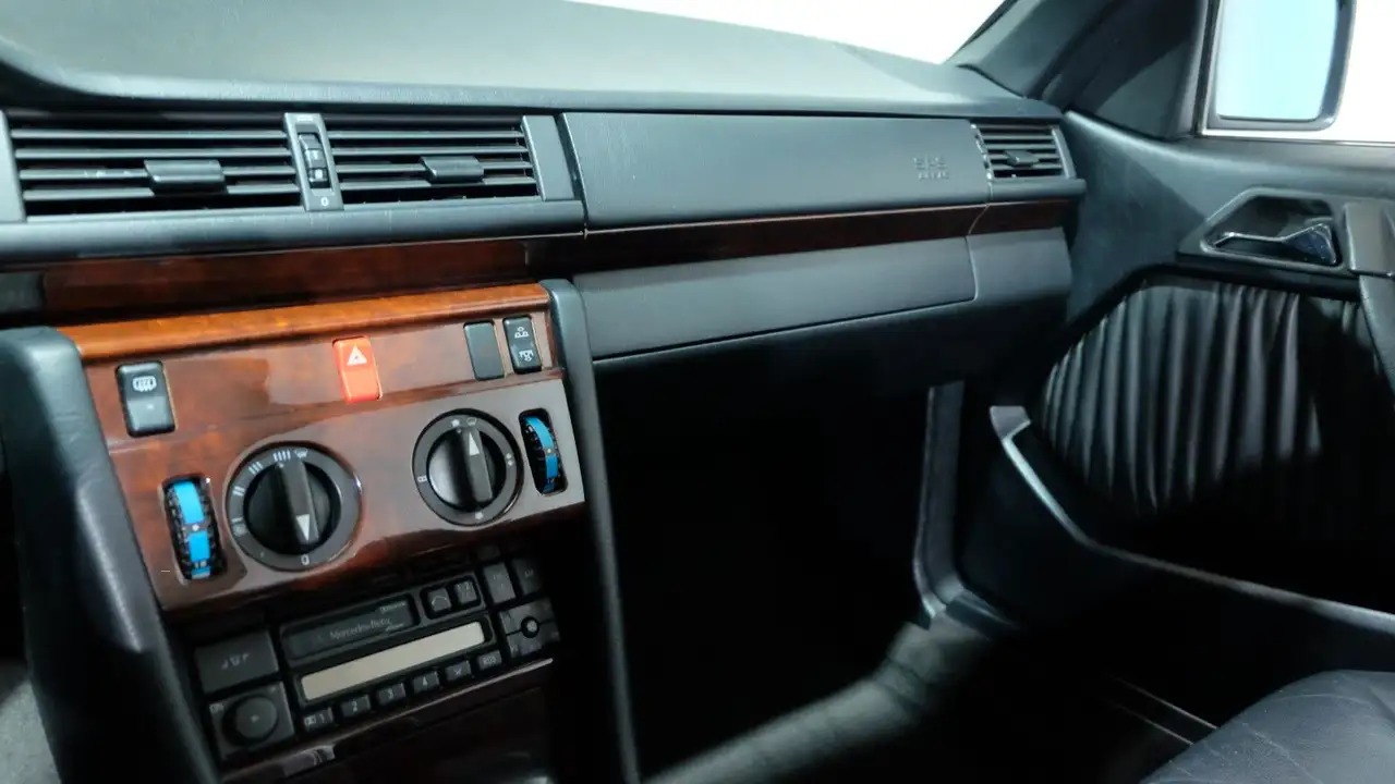 Mercedes-Benz E 220 Cabriolet mit geringer Laufleistung!, foto 9