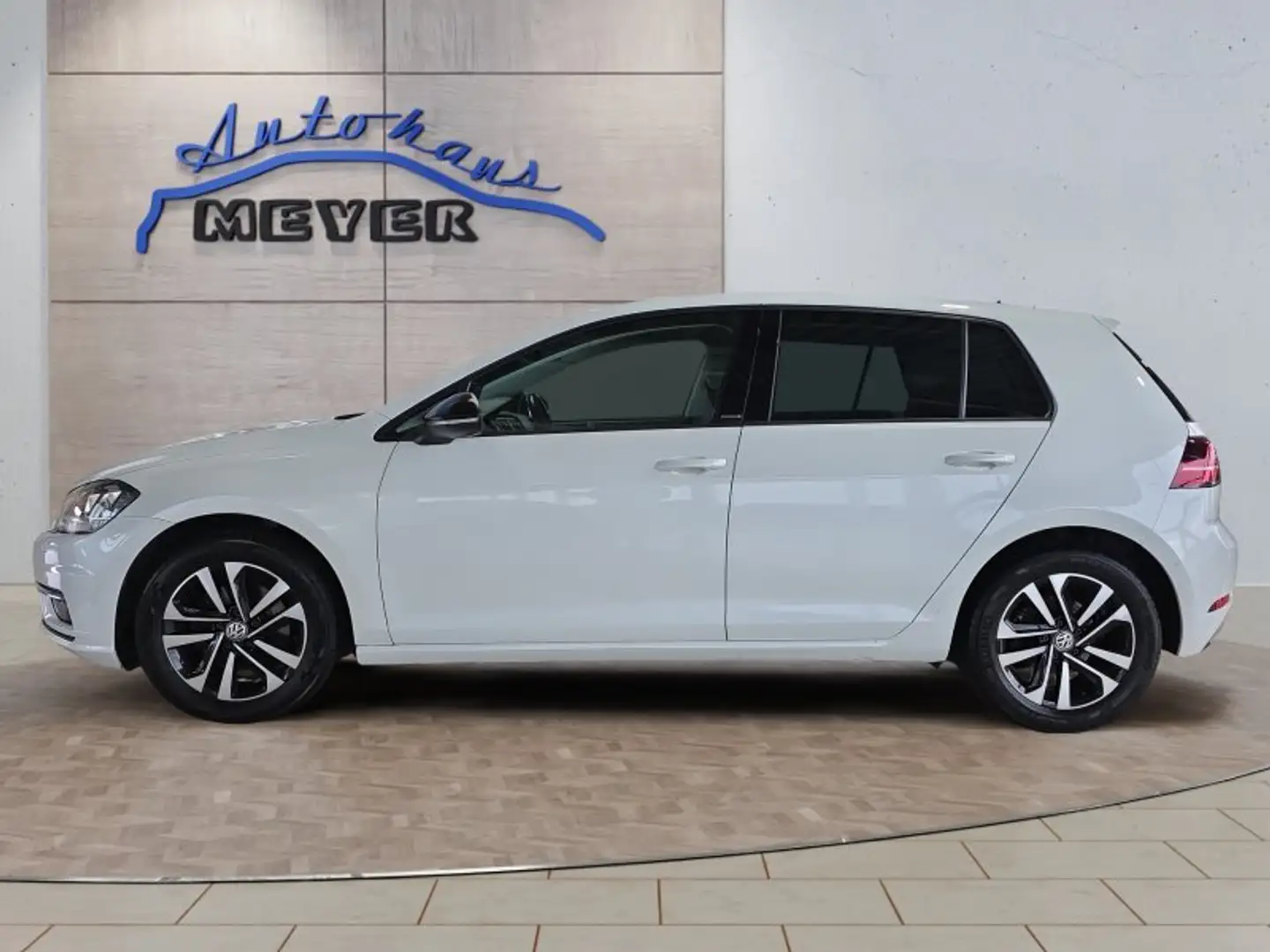 Volkswagen Golf VII IQ Drive 1,5TSI DSG Standhz/Navi/Pano Wit - 2