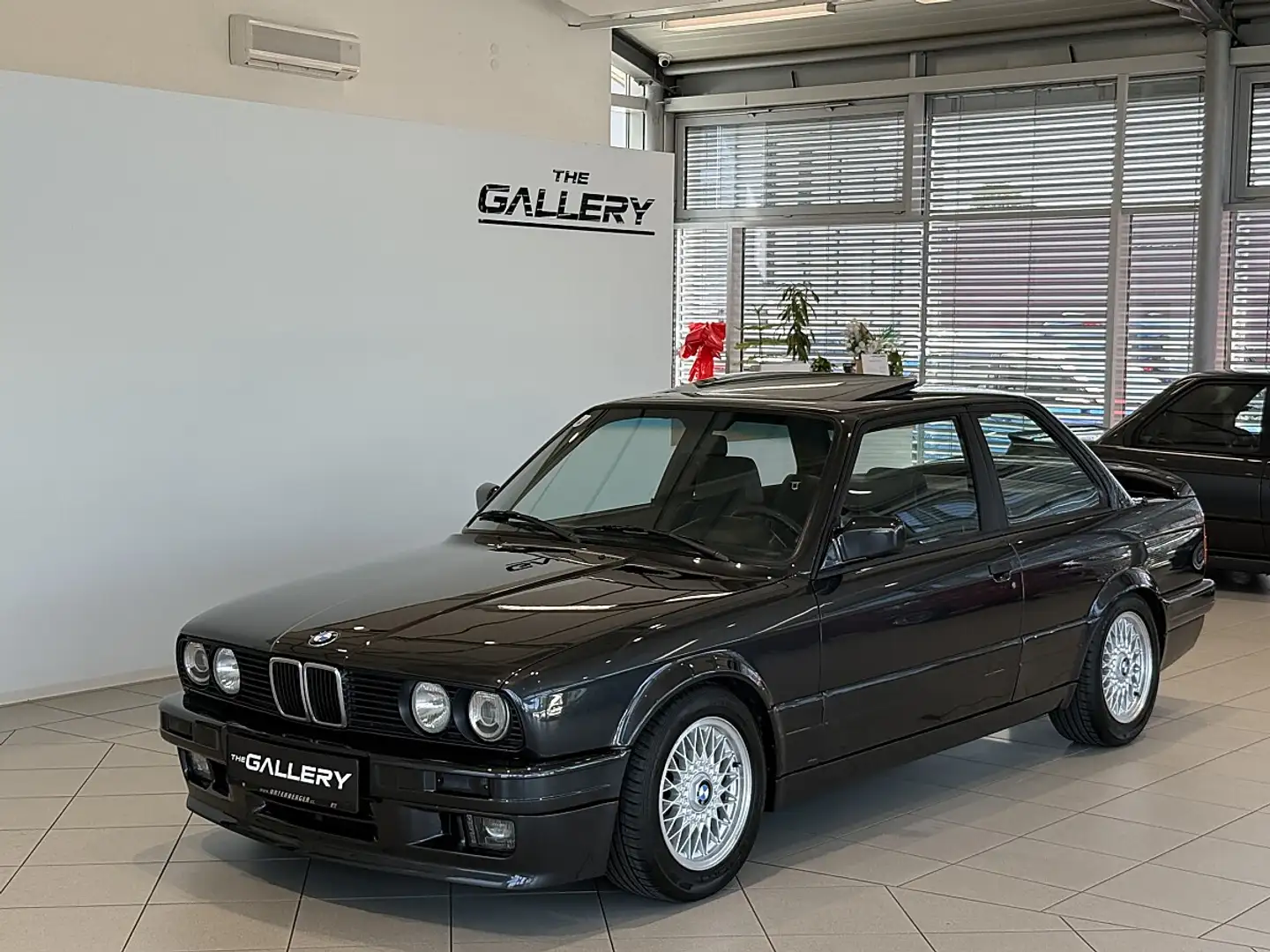 BMW 325 i E30 M-Sport*Schiebedach*Bordcomputer*Leseleuc... Schwarz - 1