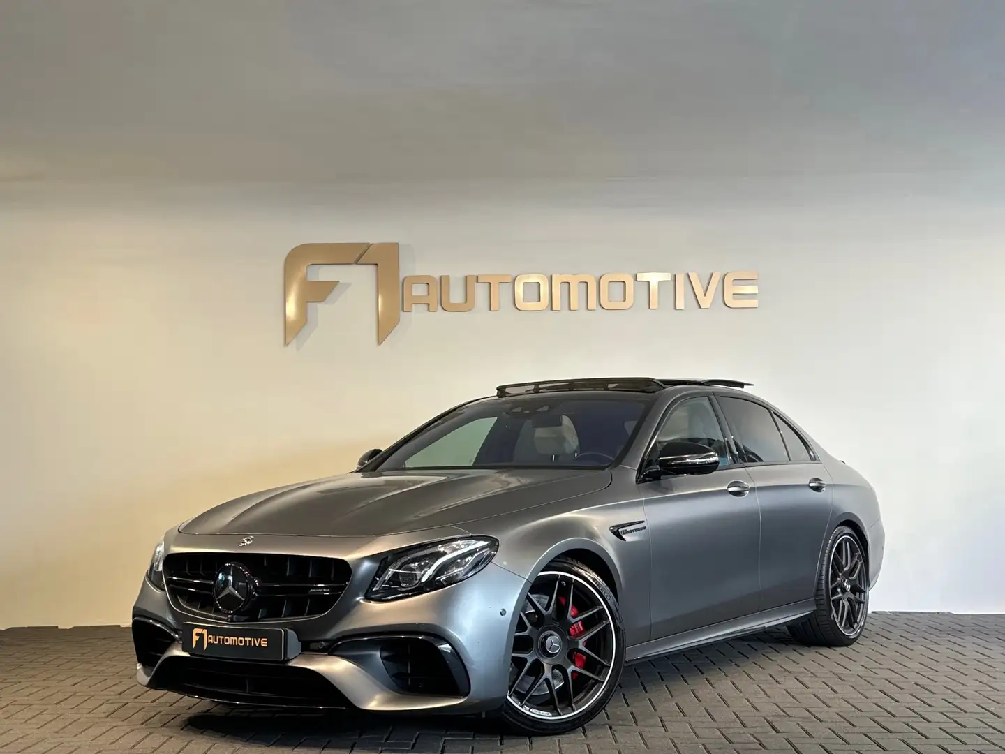 Mercedes-Benz E 63 AMG S 4M Premium+ Pano|HuD|Burmester Grau - 1