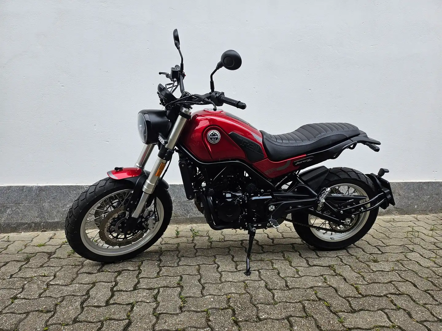 Benelli Leoncino 500 ABS Rouge - 1