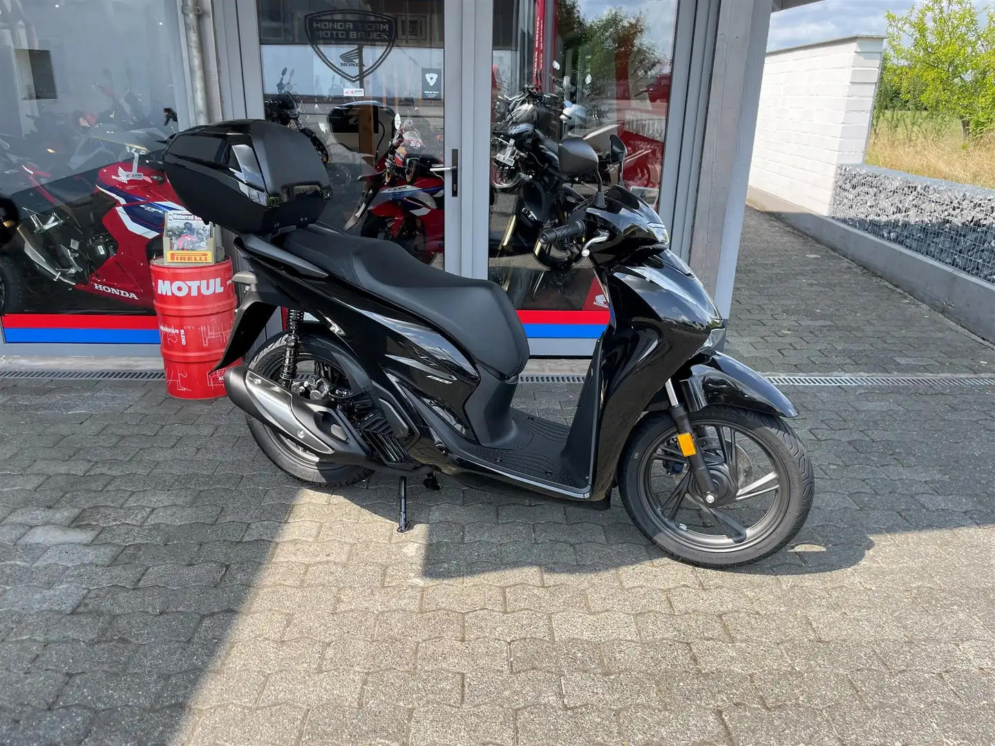 Honda SH 150 inkl. Smart Topcase / Neufahrzeug auf Lager Negro - 1