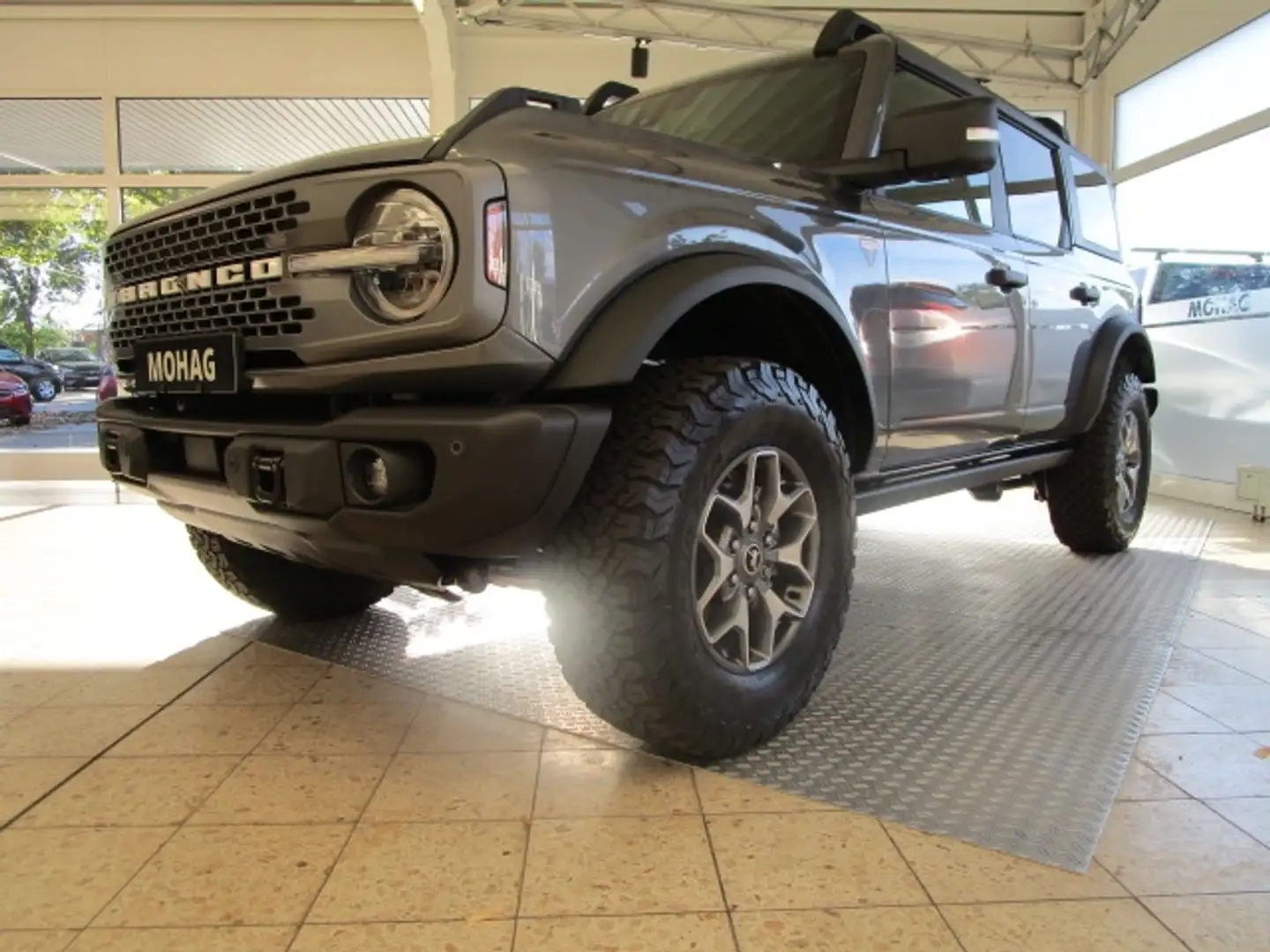 Ford Bronco BADLANDS V6 E-AWD *Navi+Kamera*B&O Sound Серый - 1