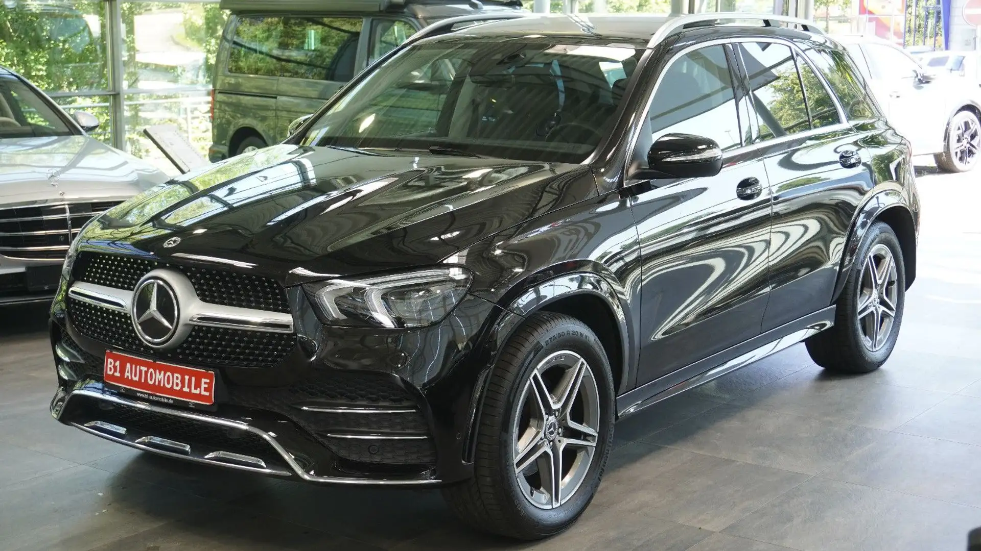 Mercedes-Benz GLE 300 d 4Matic AMG*AHK*DAB*PANO*MBUX Noir - 1