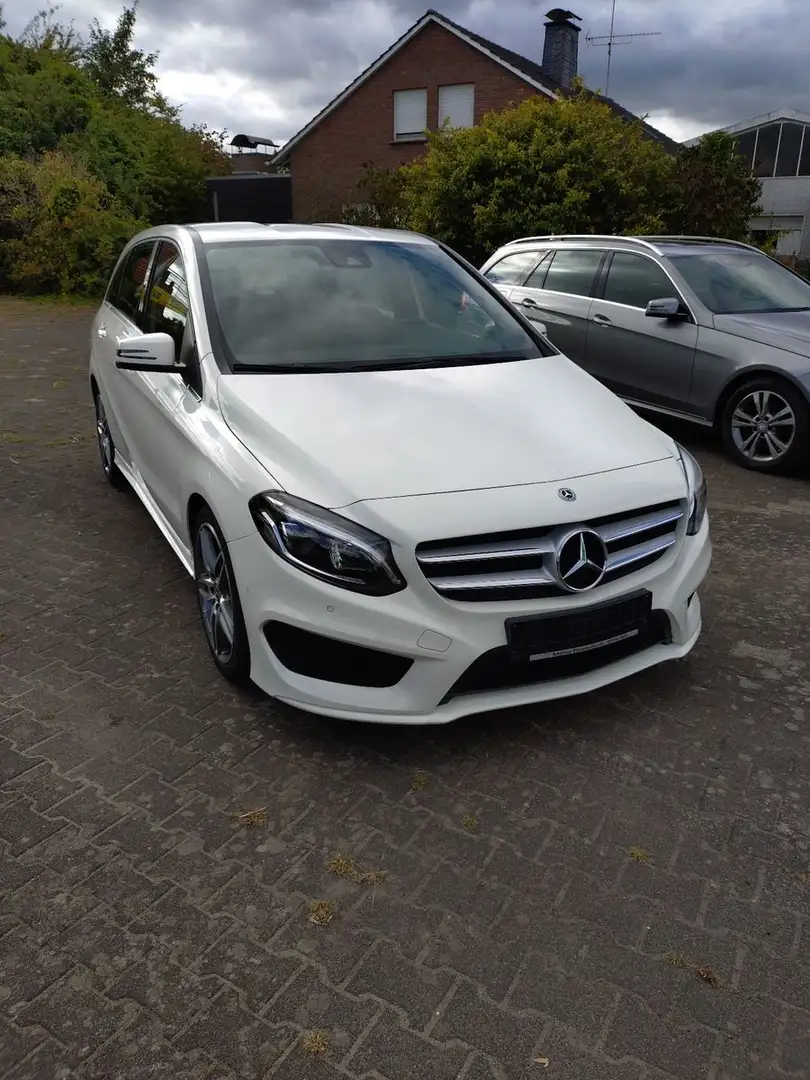 Mercedes-Benz B 180 Automatik AMG-Line Navi PDC Sitzheizung Weiß - 2
