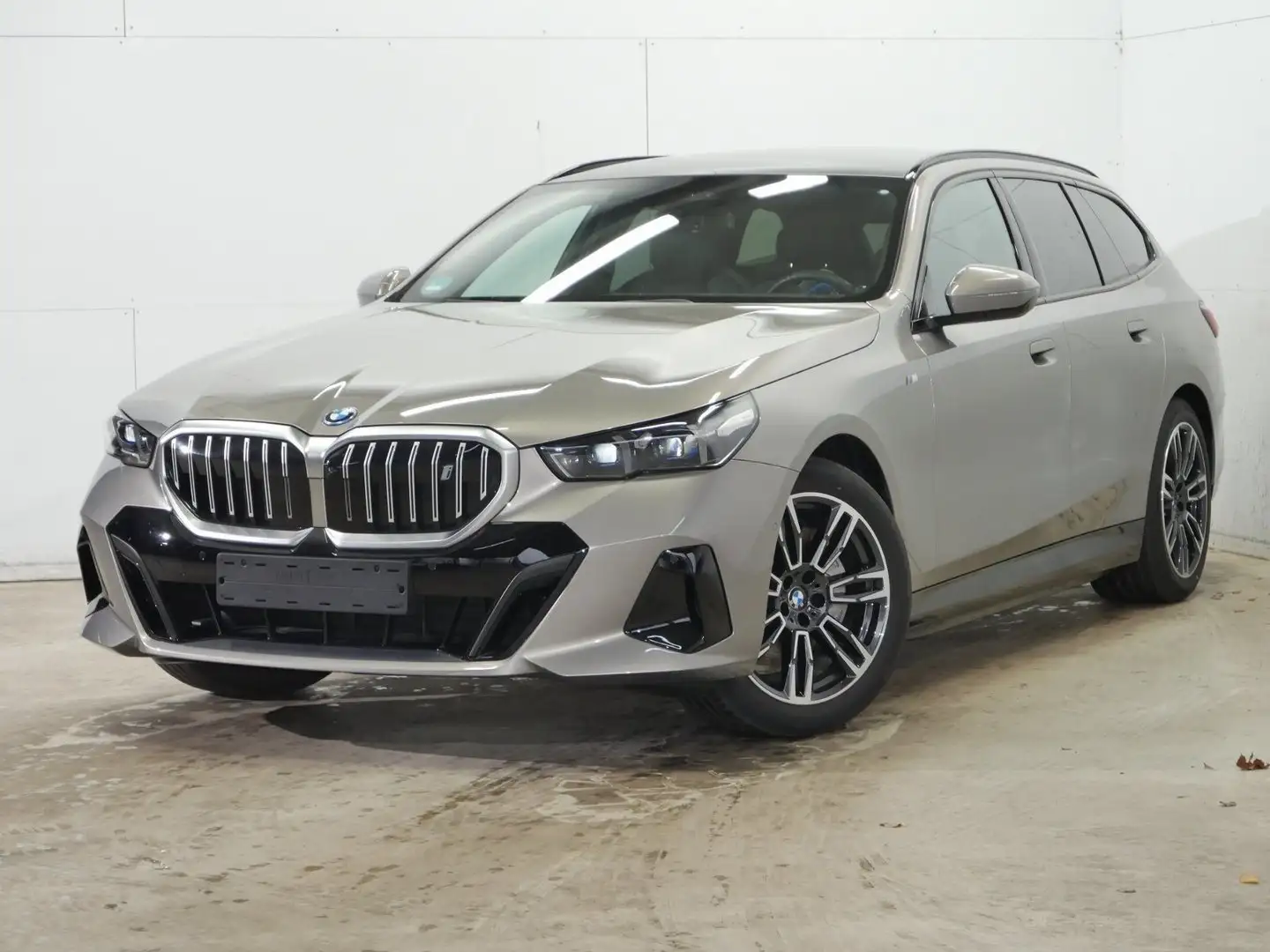 BMW i5 xDrive40 Touring M Sport AdapFWPro 360° HUD AB-Ass Grau - 1