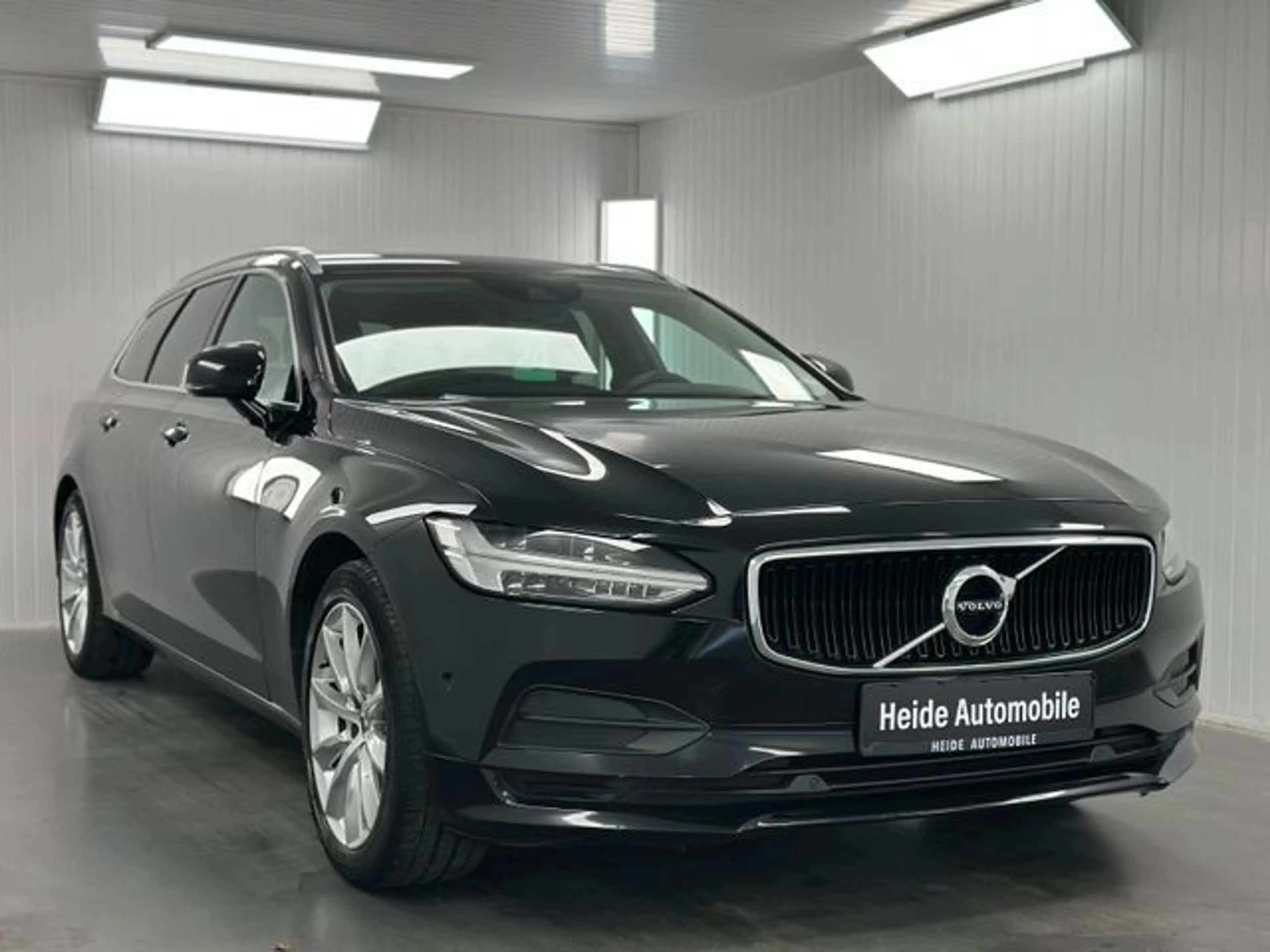 Volvo V90 D5 Kombi Momentum AWD LED AHK Digital Tacho — photo 2