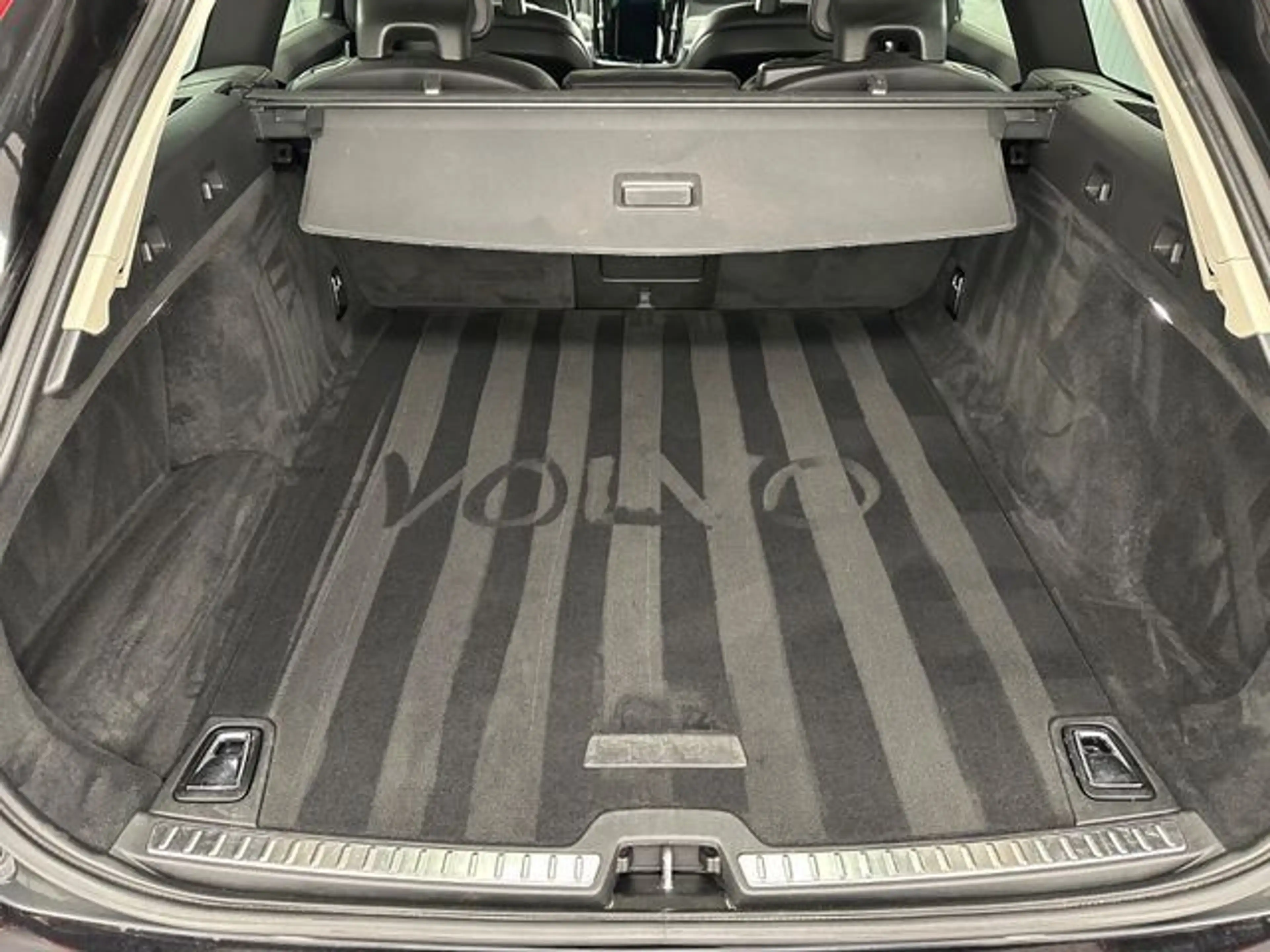Volvo V90 D5 Kombi Momentum AWD LED AHK Digital Tacho — photo 14