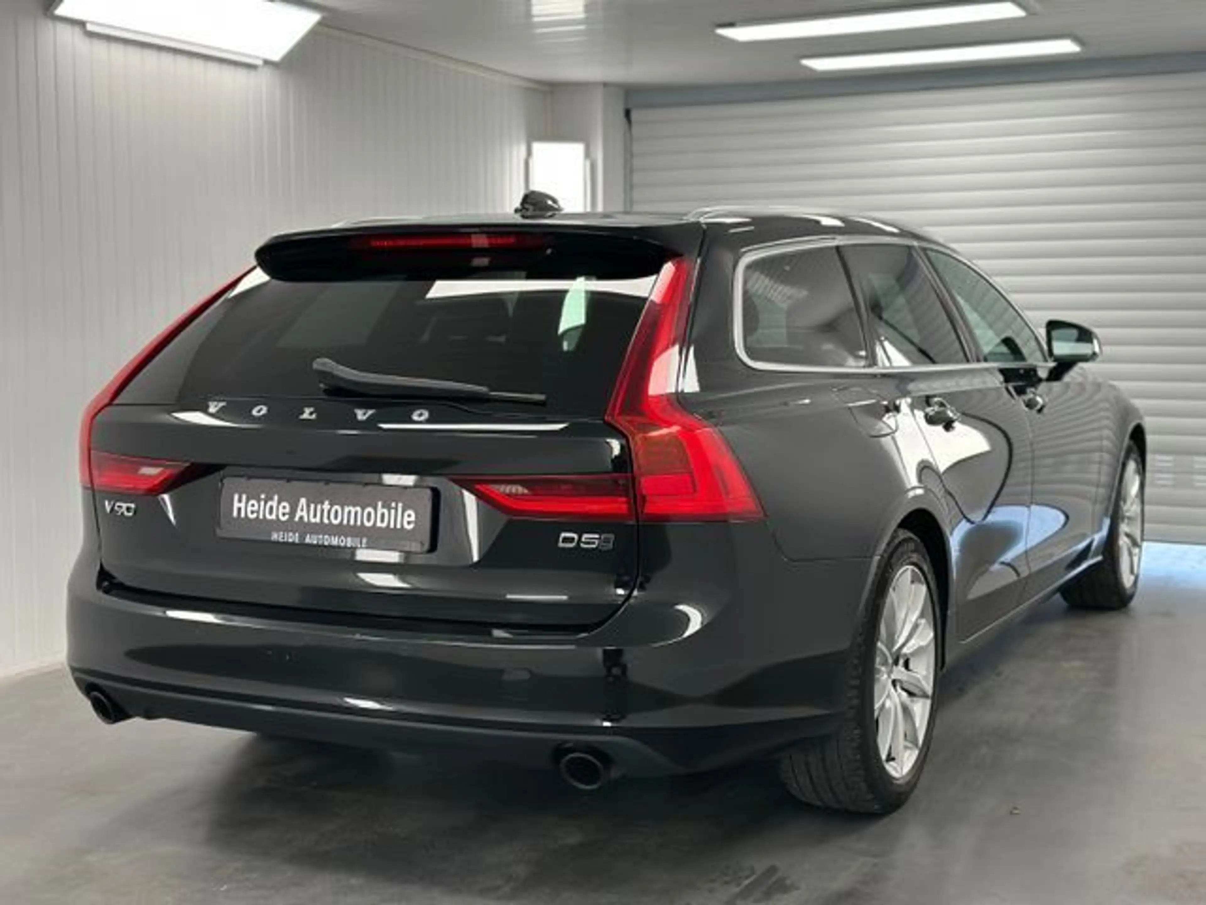 Volvo V90 D5 Kombi Momentum AWD LED AHK Digital Tacho — photo 3