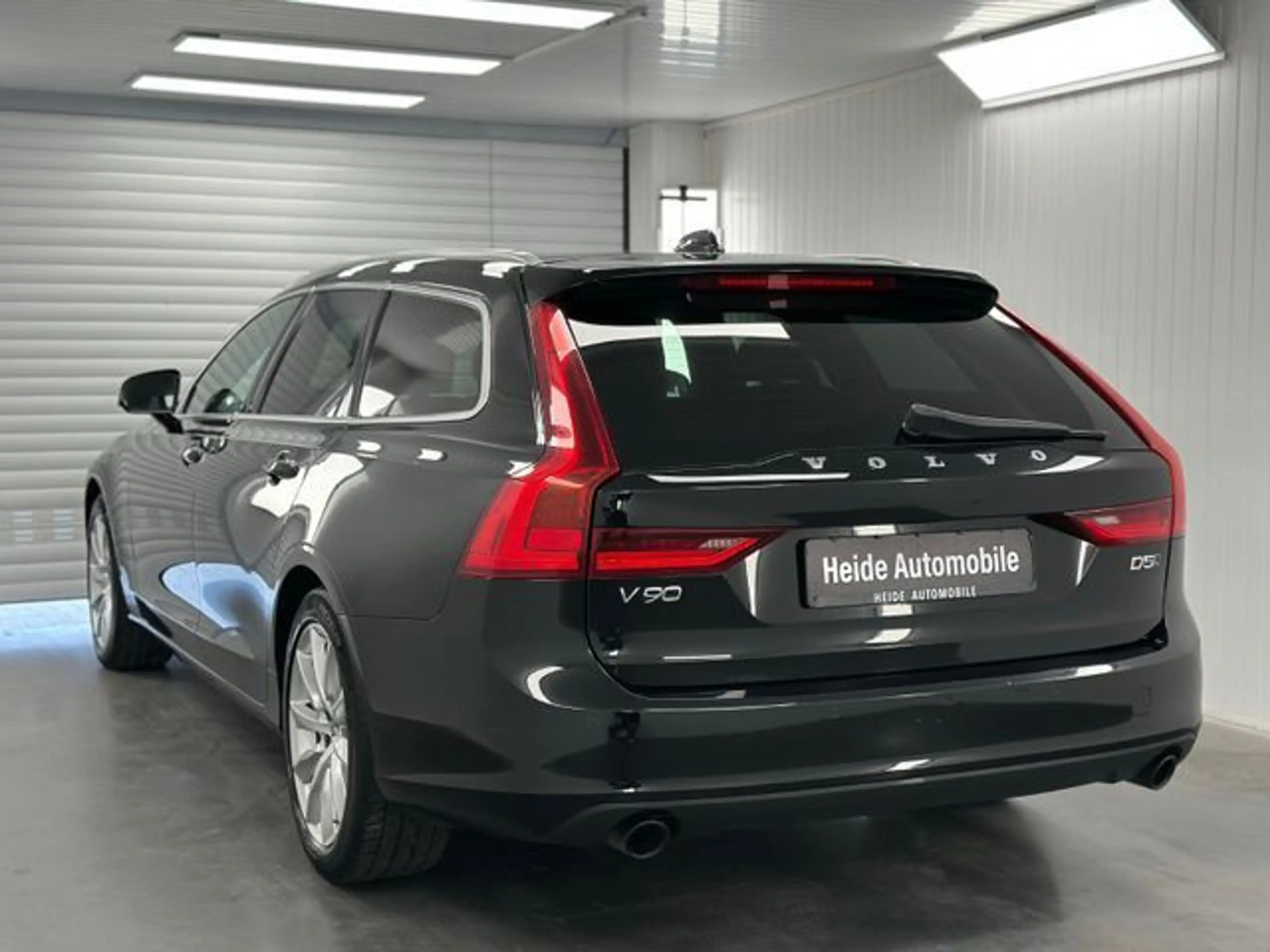 Volvo V90 D5 Kombi Momentum AWD LED AHK Digital Tacho — photo 4