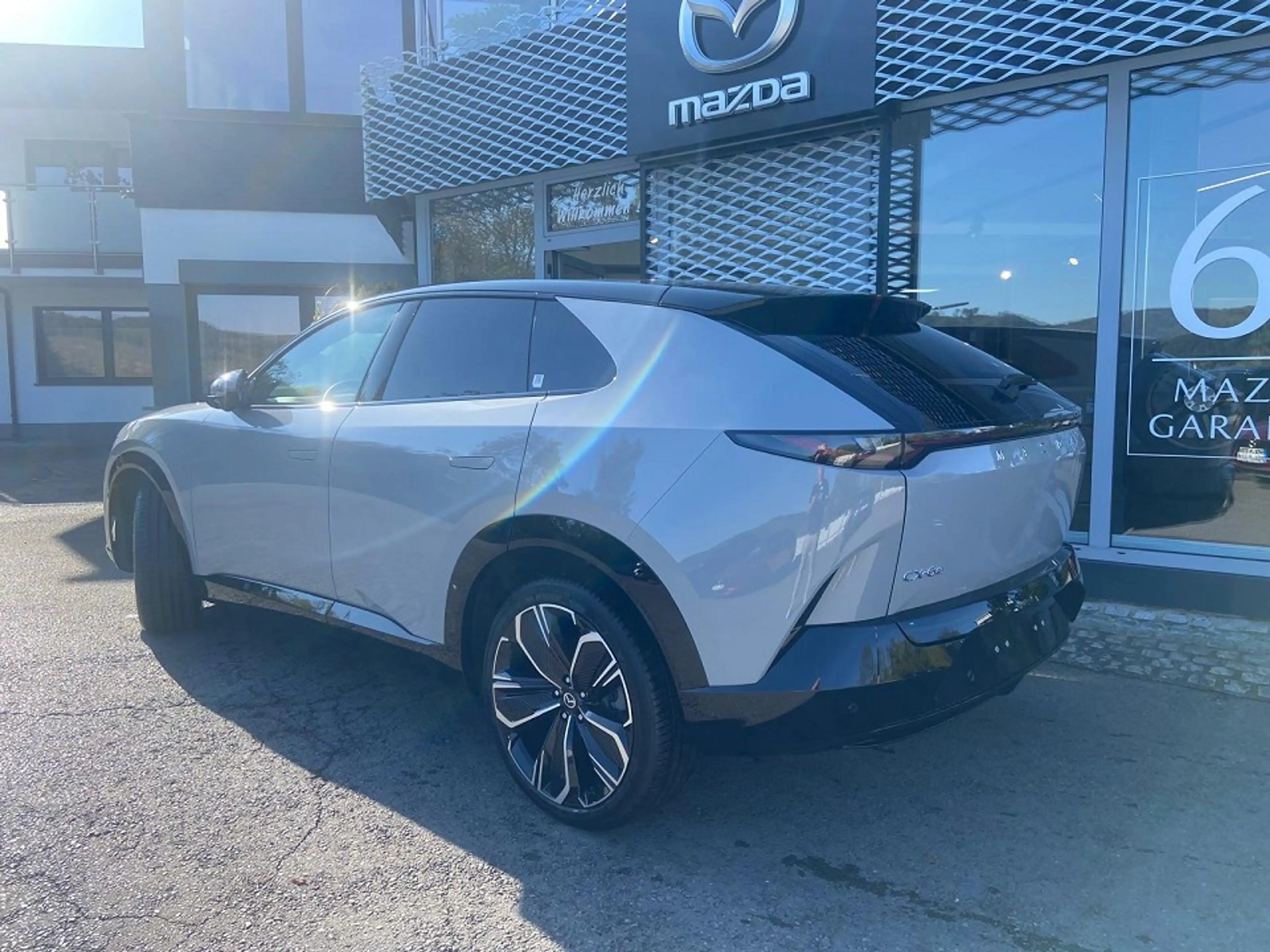Mazda CX-6e EV 258ps — photo 2