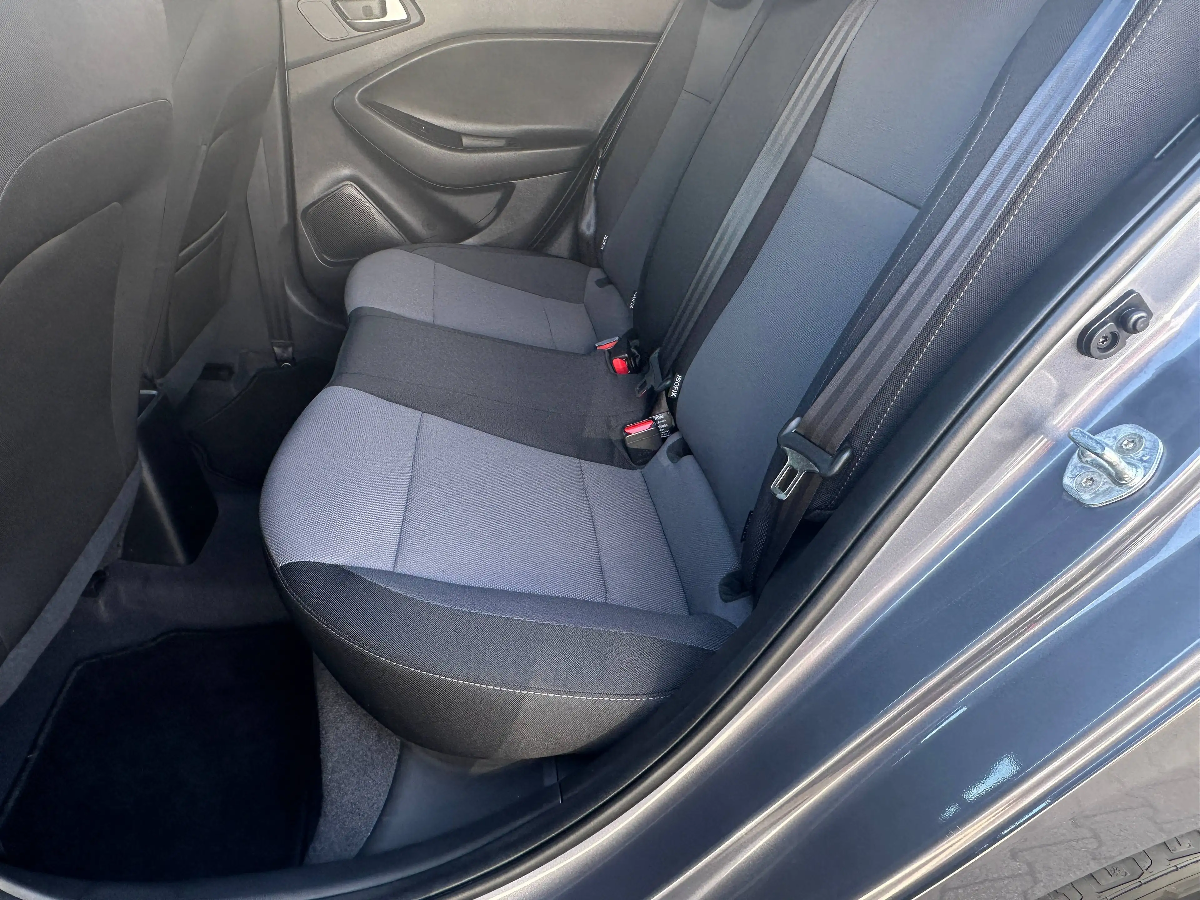 Hyundai i20 Pure WENIG KM TÜV NEU — photo 8