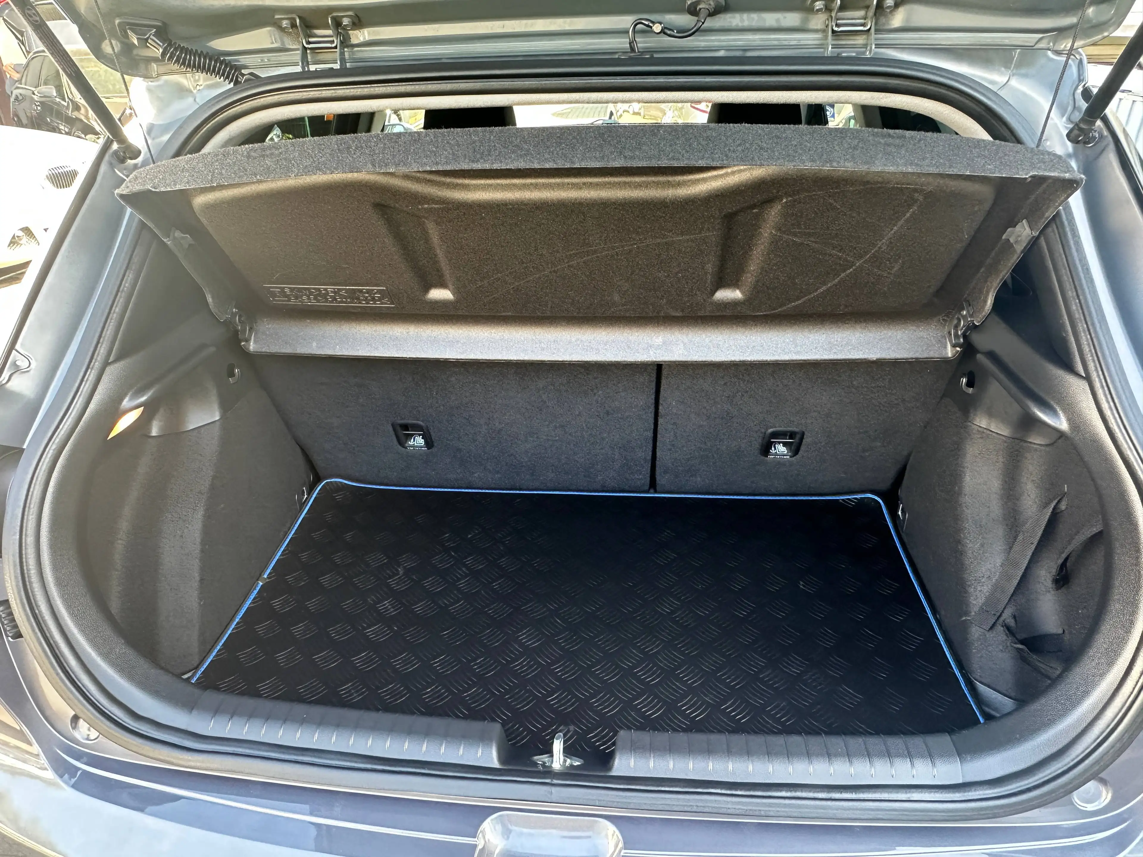 Hyundai i20 Pure WENIG KM TÜV NEU — photo 9