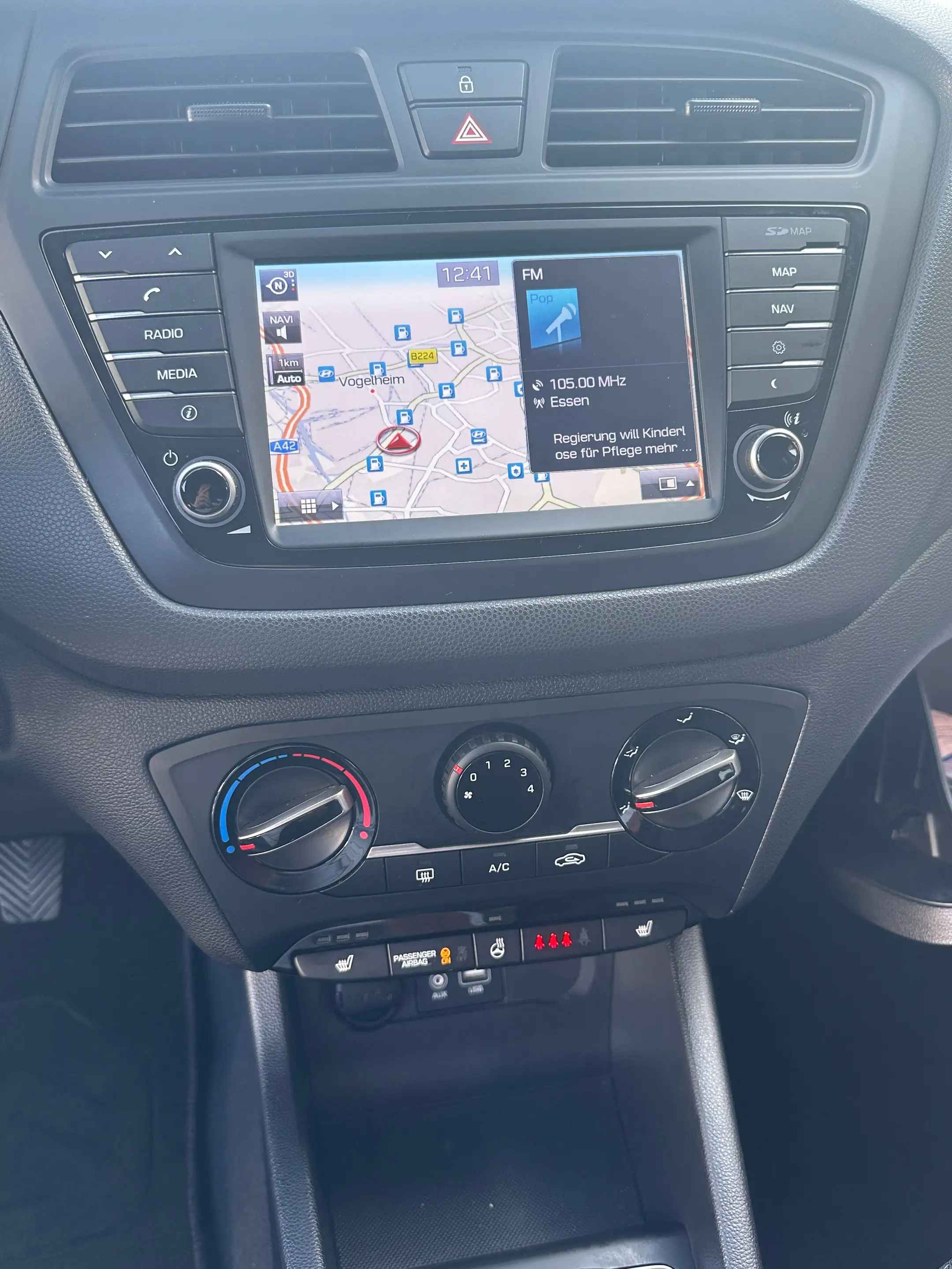 Hyundai i20 Pure WENIG KM TÜV NEU — photo 11