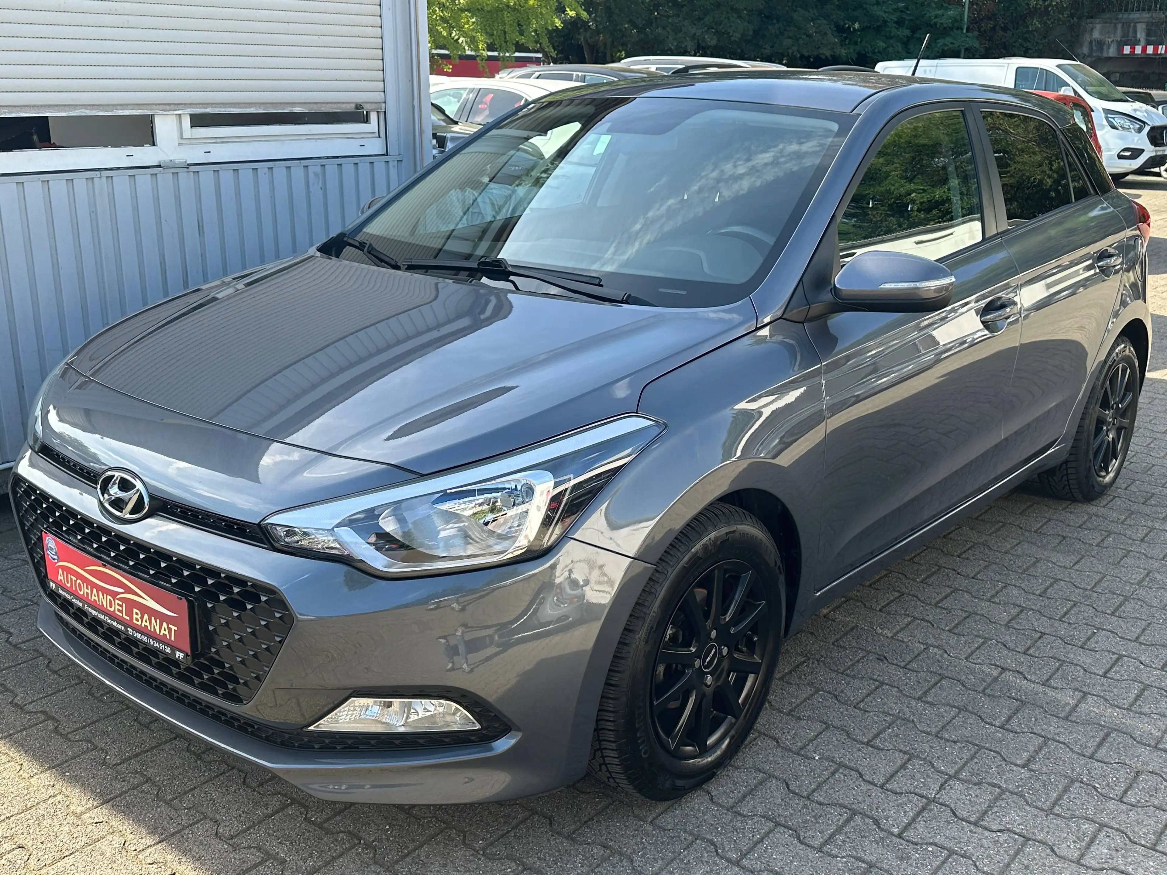 Hyundai i20 Pure WENIG KM TÜV NEU