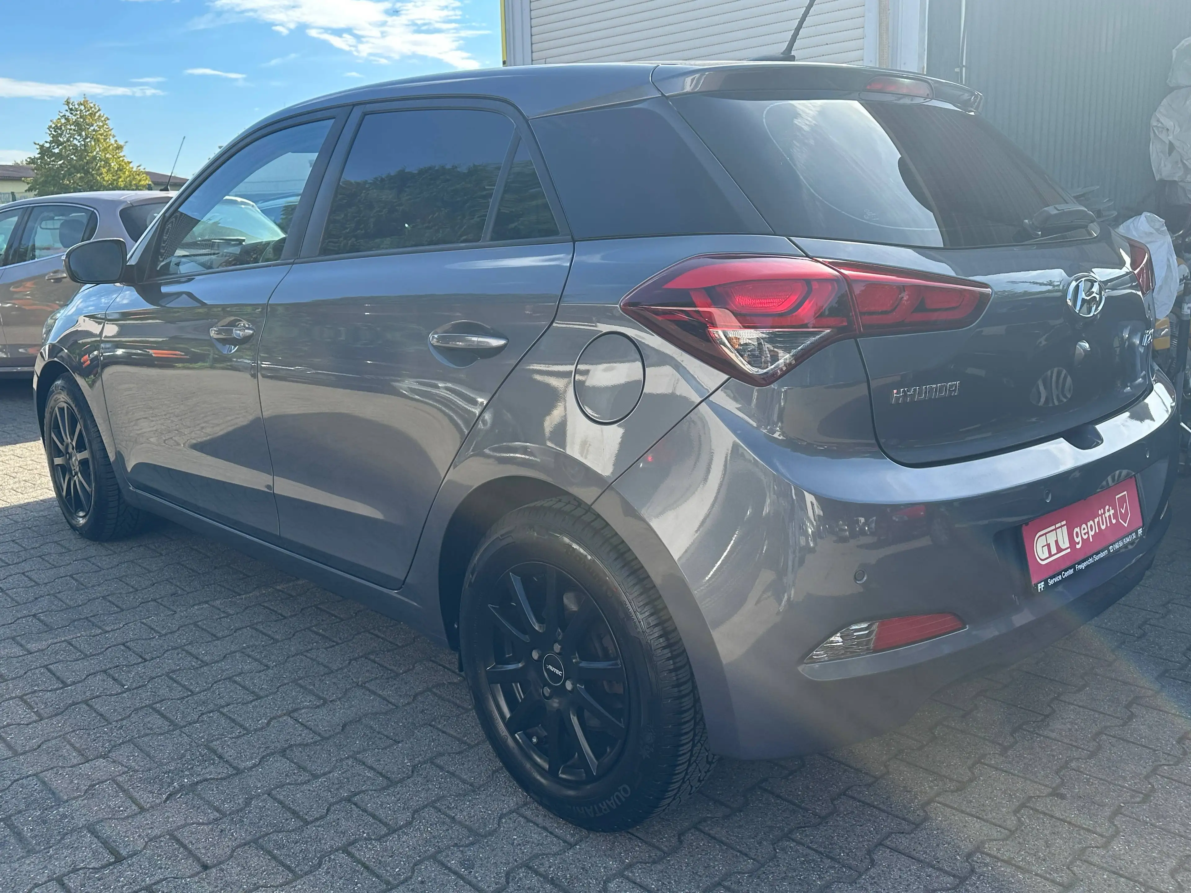 Hyundai i20 Pure WENIG KM TÜV NEU — photo 5
