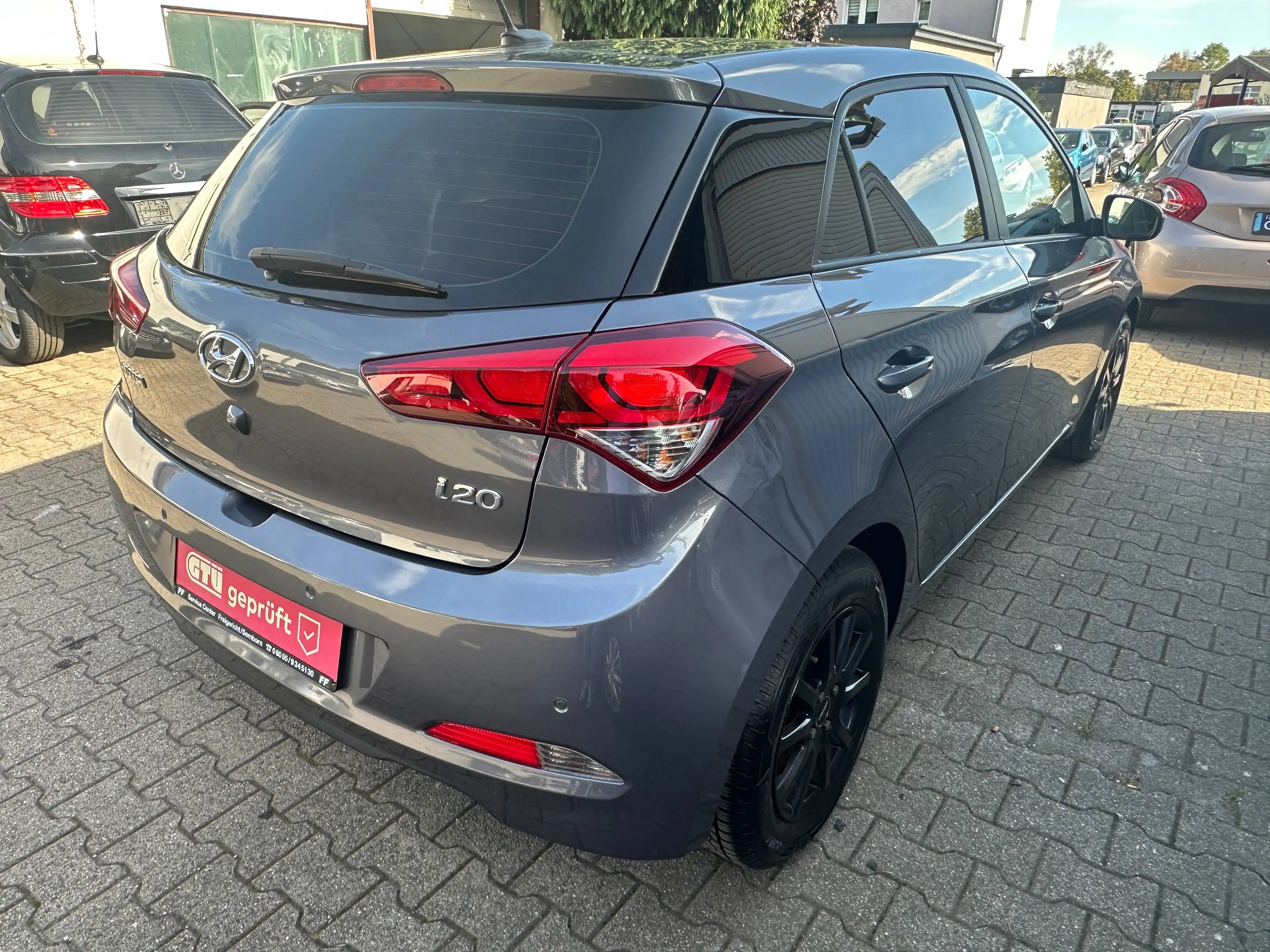 Hyundai i20 Pure WENIG KM TÜV NEU — photo 4