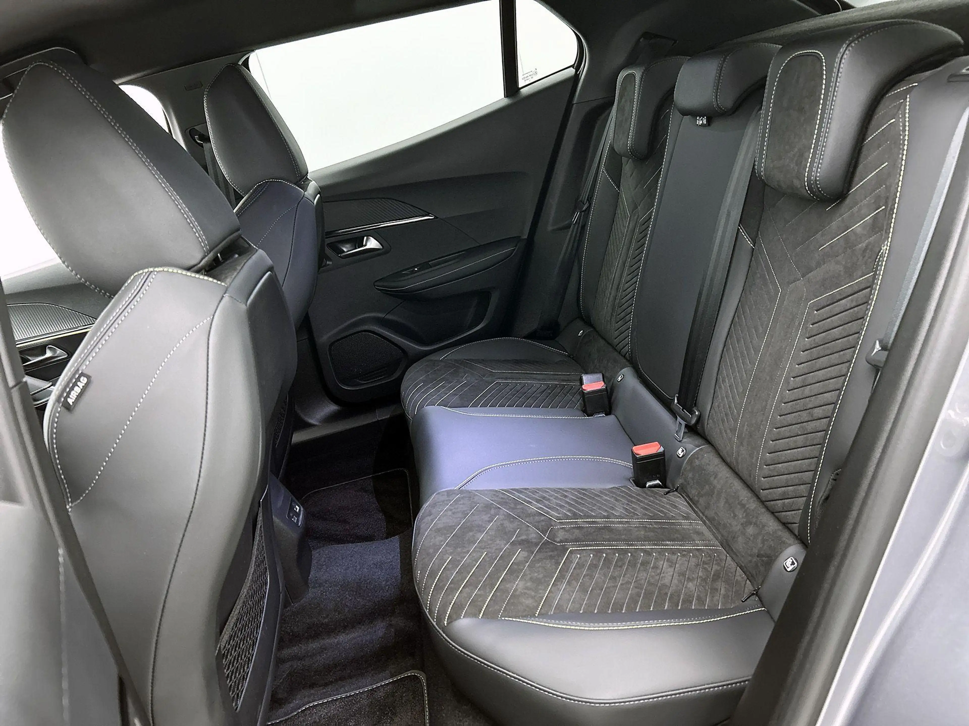 Peugeot 2008 1.2 Hybrid 145 GT | Elektrische Bestuurderstoel | — photo 14
