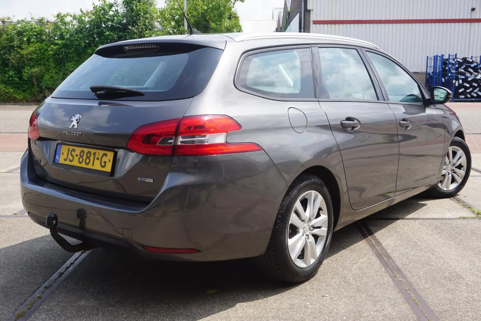 Peugeot 308 SW 1.2 PureTech Active Grau - 2