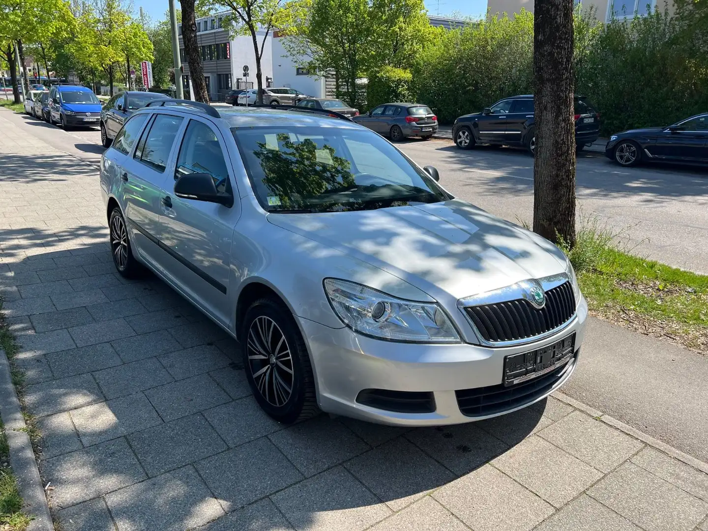Skoda Octavia 1.4 TSI Ambiente.Navi.TÜV Neu Silber - 2